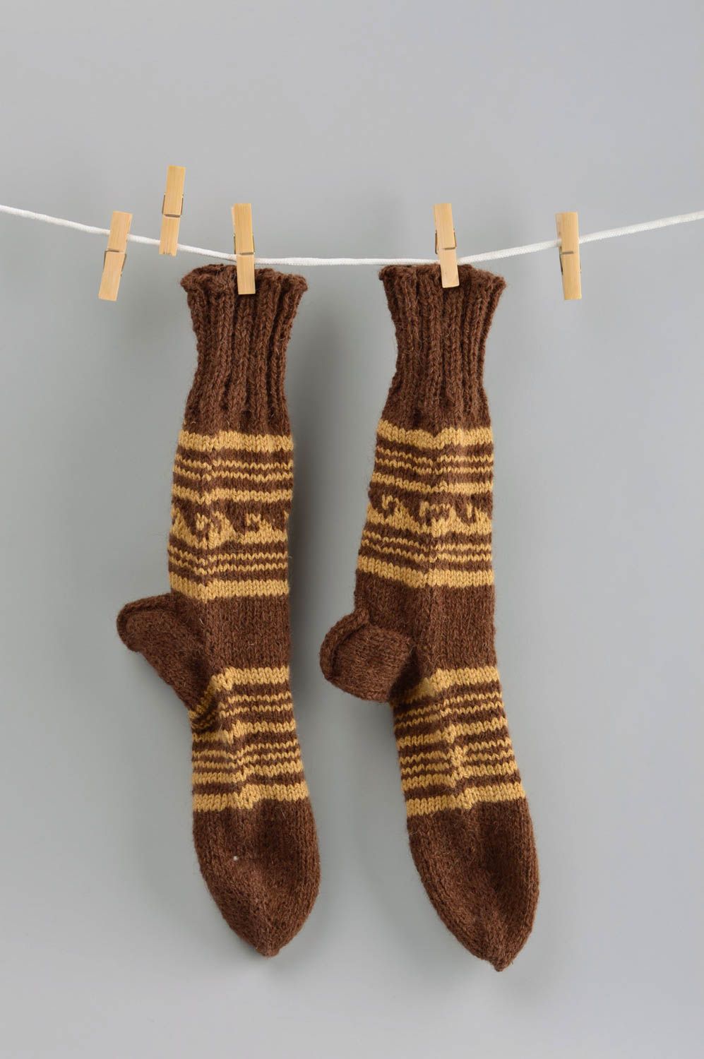 Chaussettes en laine femme faites main marron rayées Vêtements hiver femme photo 1