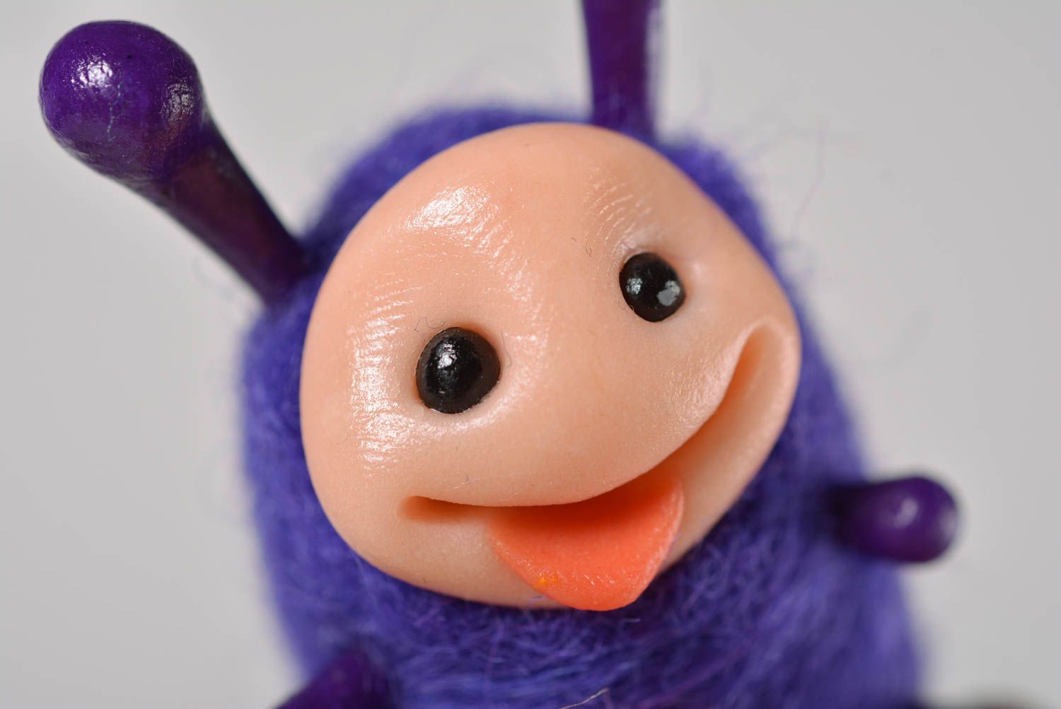Handmade kleines Spielzeug gefilzte Figur Geschenkidee für Kinder violett foto 2