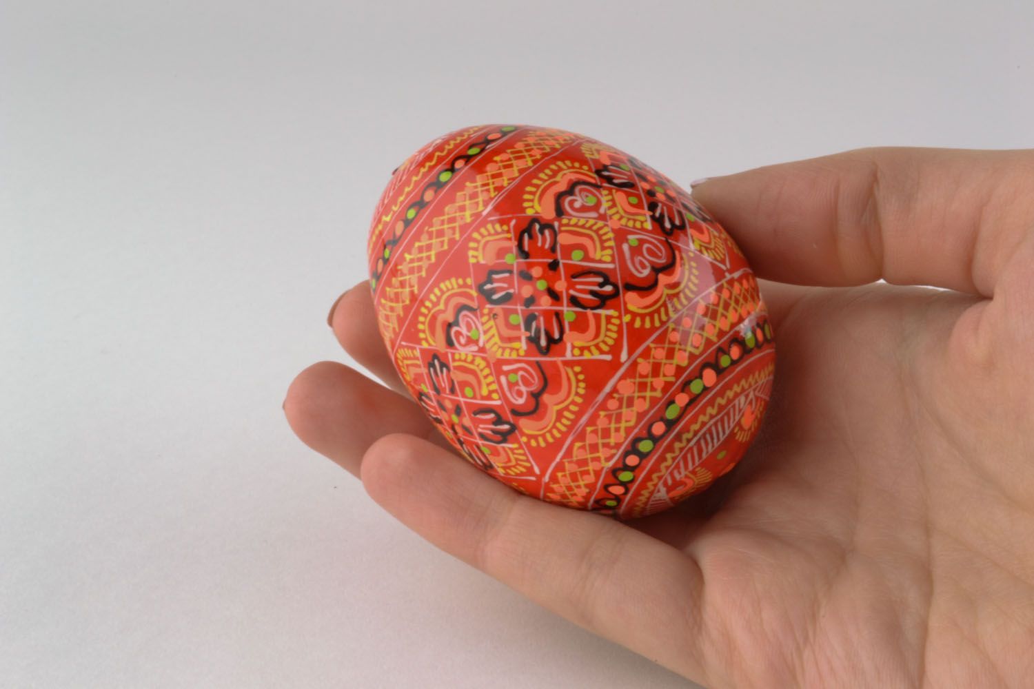Huevo de Pascua de madera con pintura bonita foto 5