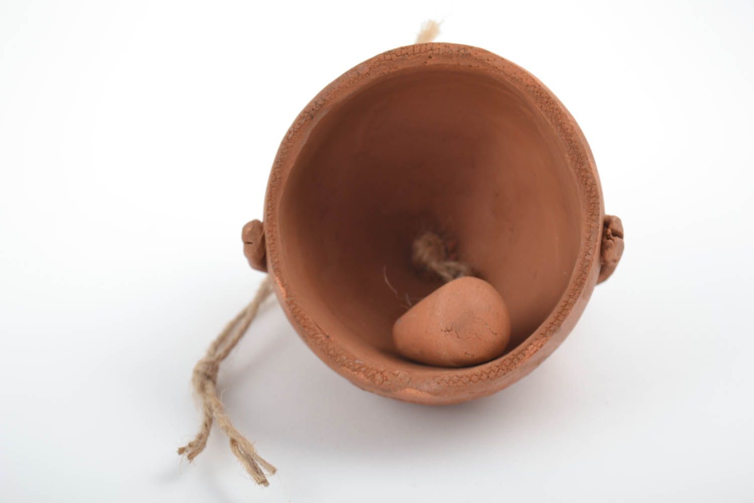 Керамический колокольчик свинья сувенир ручной работы фигурка из глины  фото 3