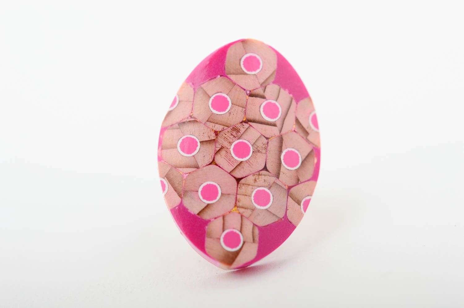 Украшение ручной работы розовое крупное кольцо из карандашей авторское кольцо фото 3