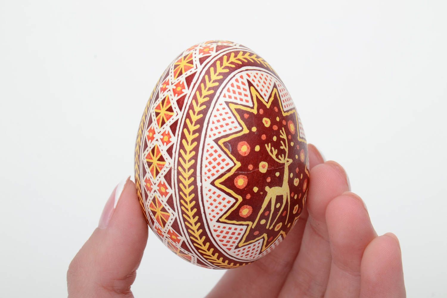 Huevo de Pascua de gallina pintado artesanal en la técnica de encerado  foto 5