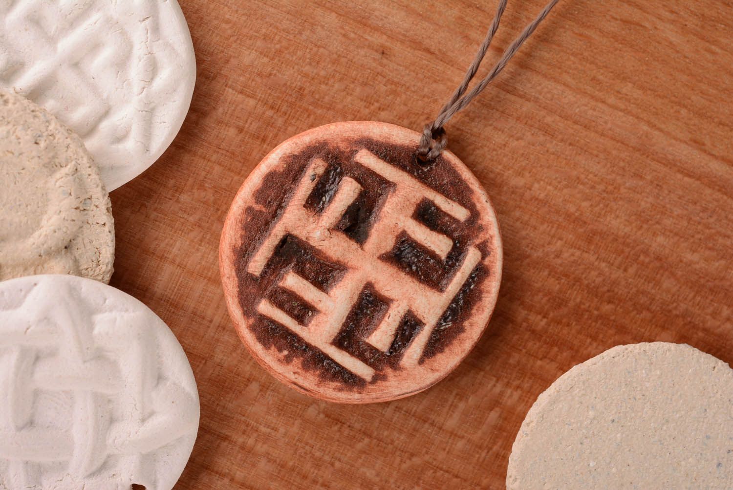 Clay pendant amulet Radinets photo 1