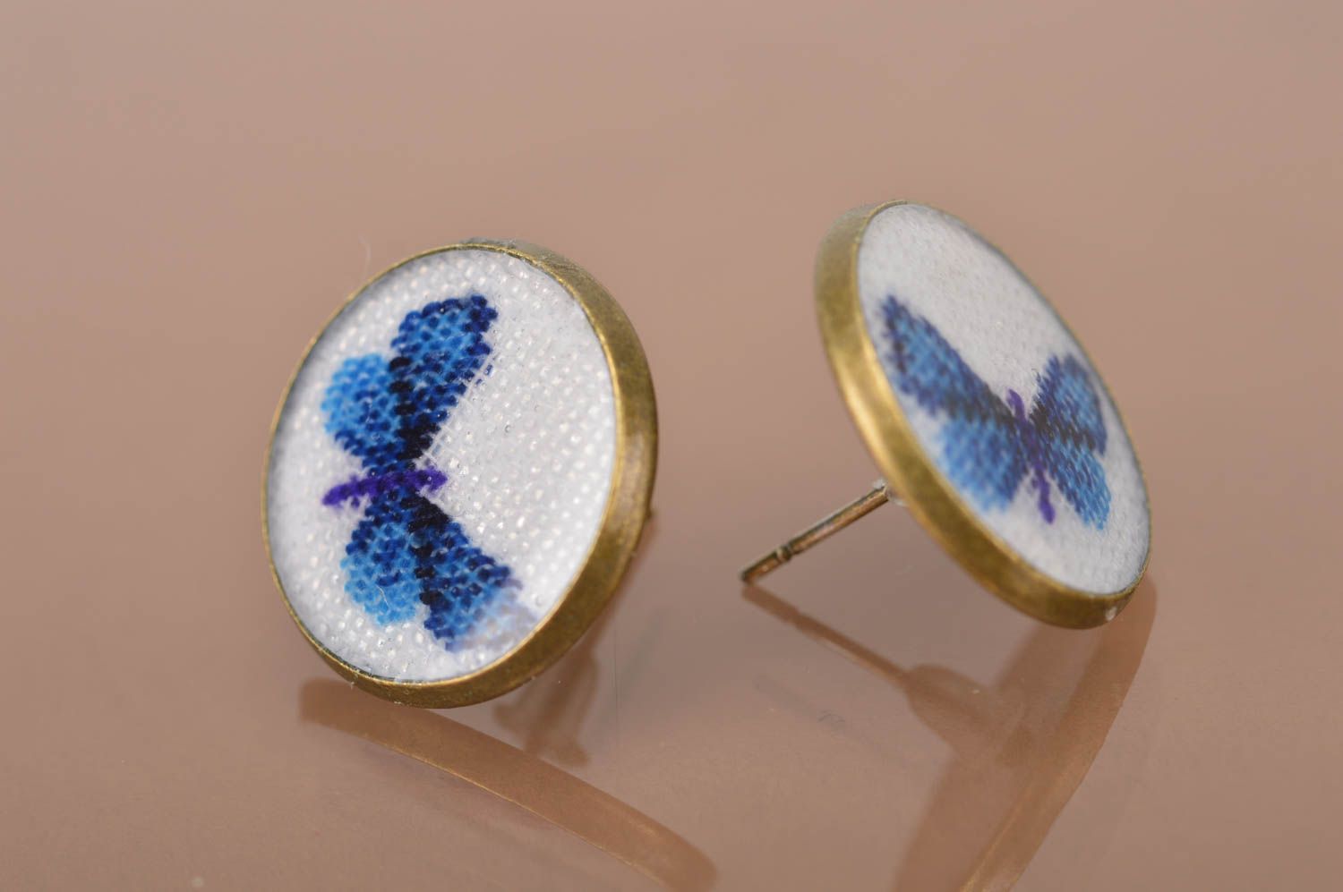 Украшение ручной работы вышитые серьги подарок девушке серьги с бабочками синие фото 4