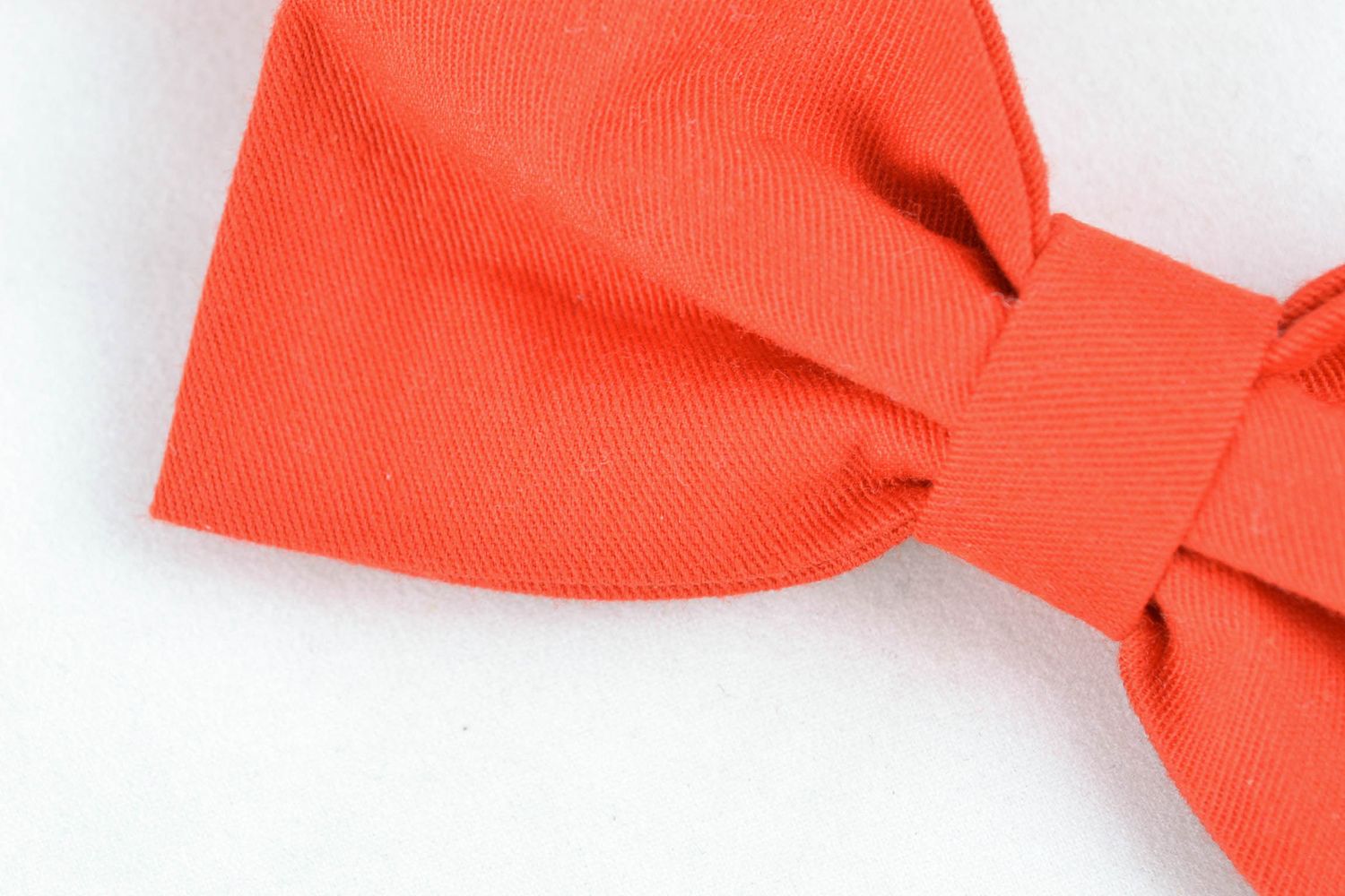Текстильный галстук-бабочка ярко-красный фото 3