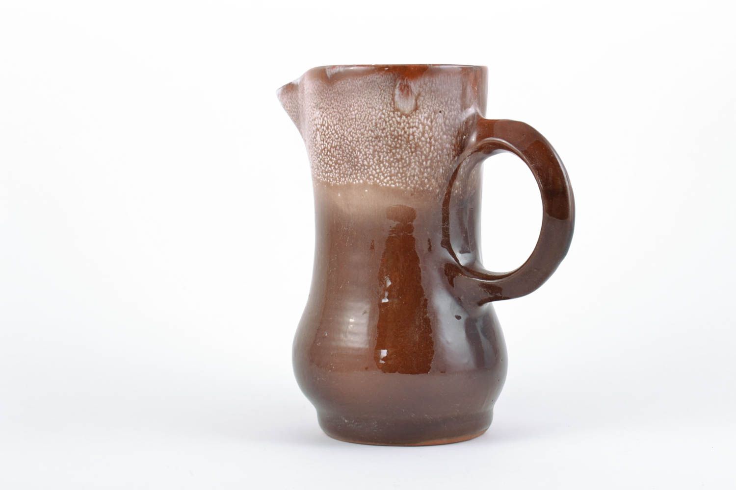 Handgemachter brauner schöner origineller Keramik Krug mit Henkel 1 l für Dekor foto 2