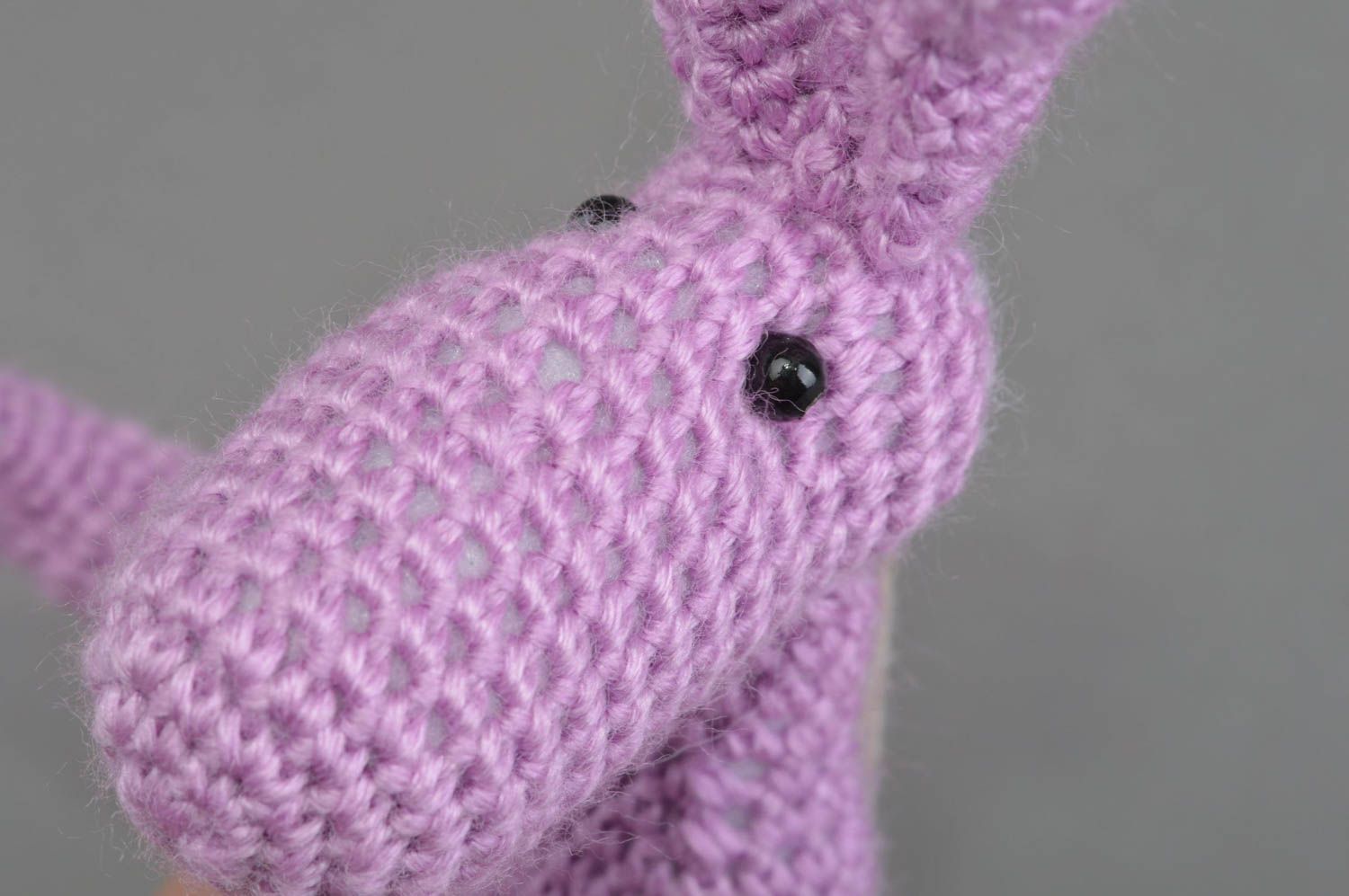 Peluche tricotée en fils acryliques faite main déco pour enfant Lièvre mauve photo 5
