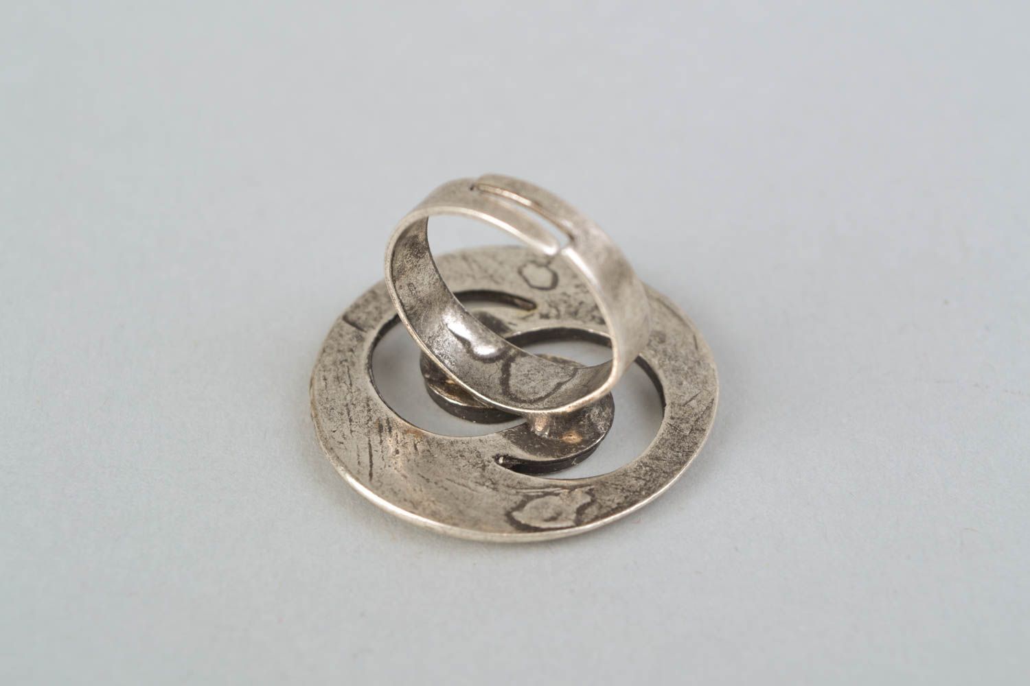 Объемное кольцо из металла Трипольские змеи фото 4