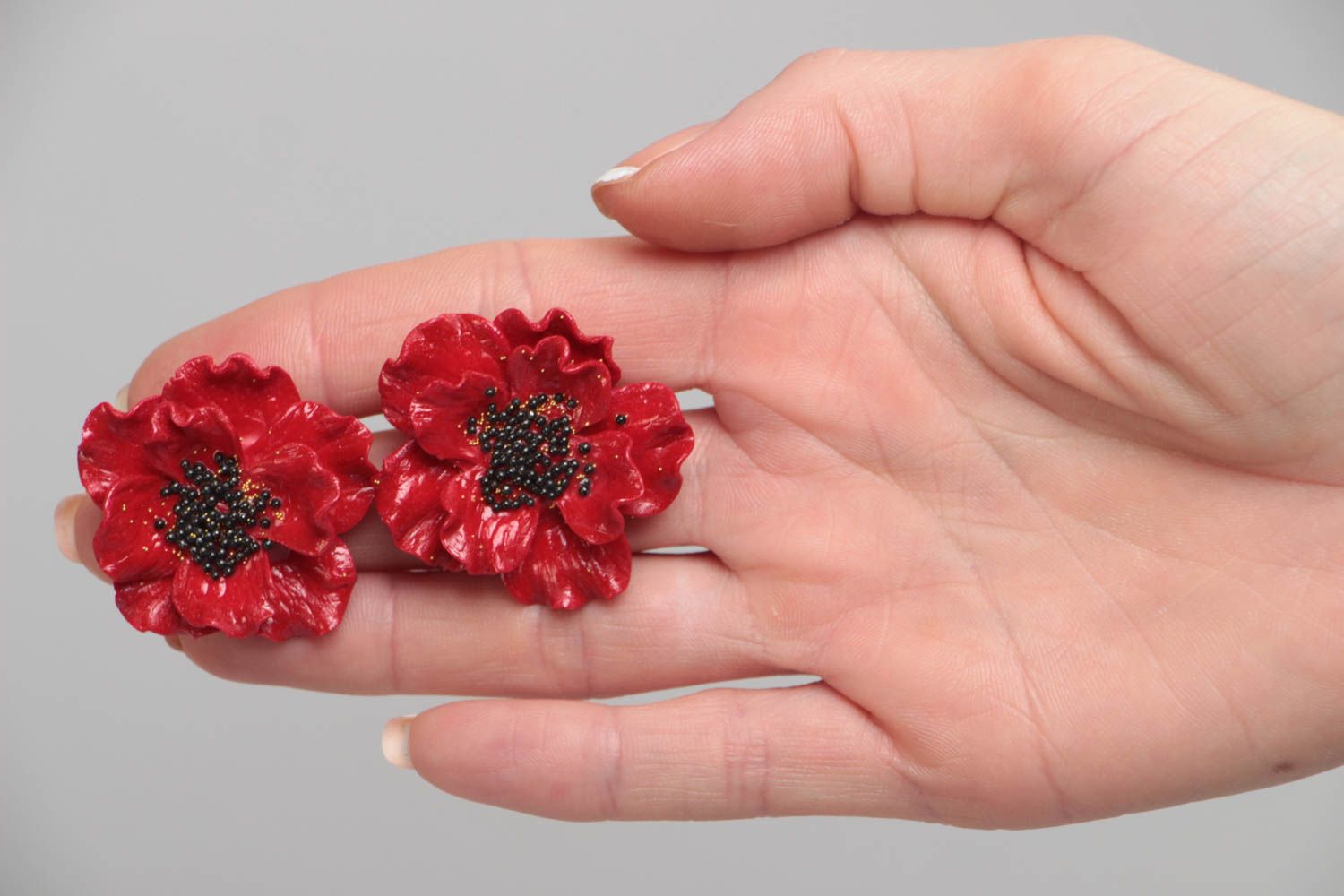 Rote handmade Ohrringe Clips aus Polymerton in Form von großen Mohnblumen  foto 5