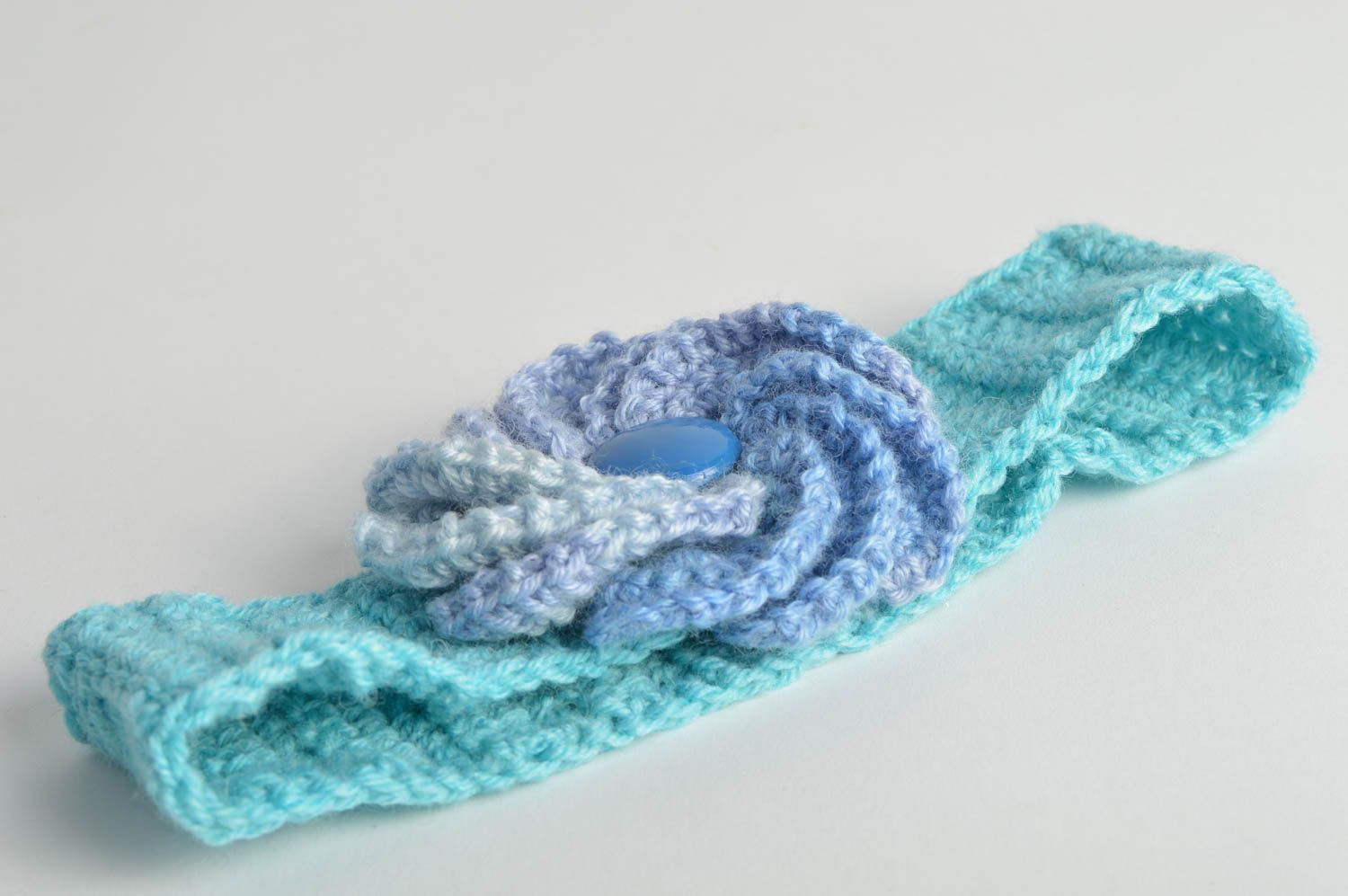 Bandeau tricoté pour enfant fait main au crochet en demi-coton bleu avec fleur photo 4