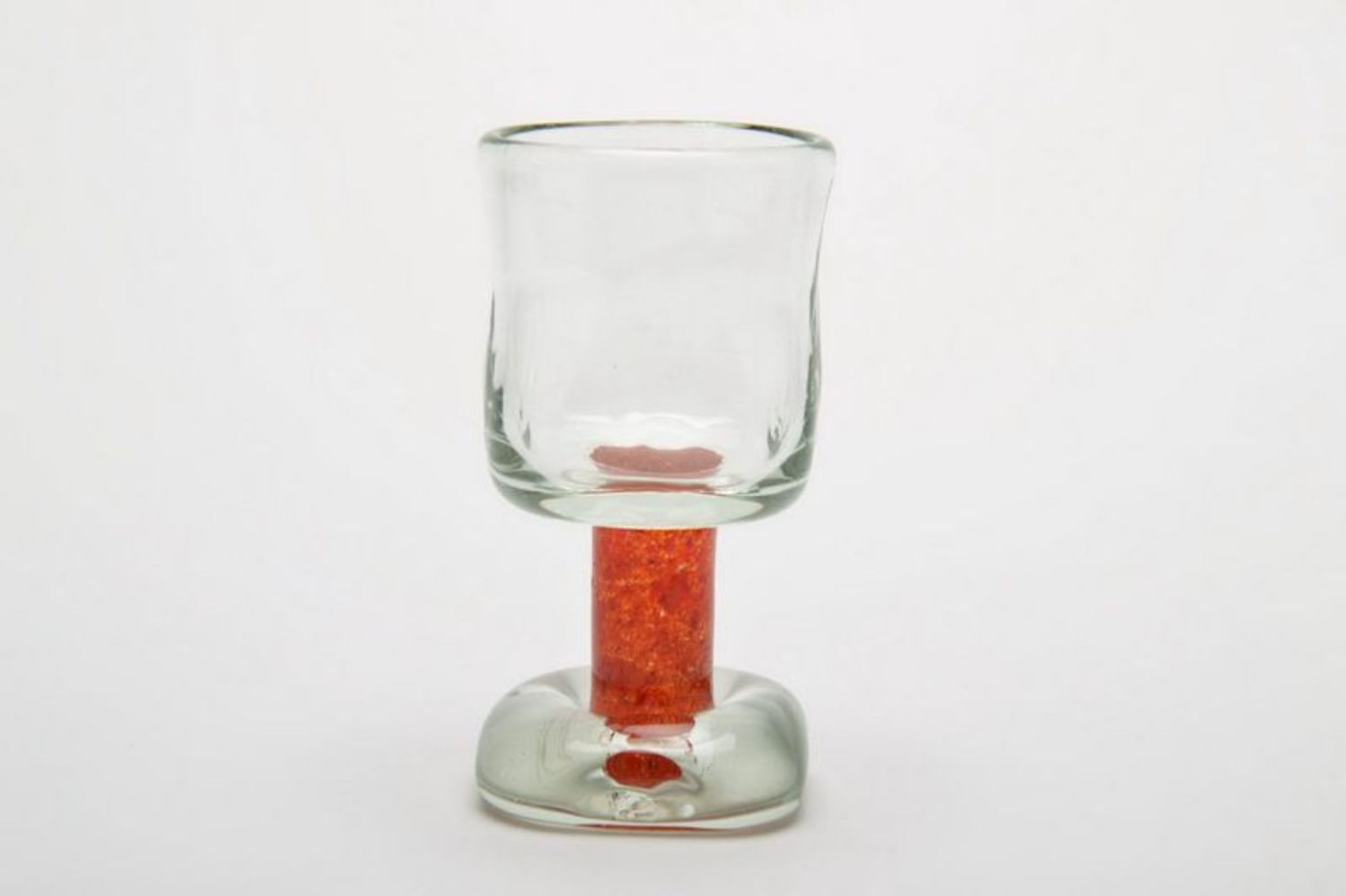 Glass tumbler with terracotta stem photo 1