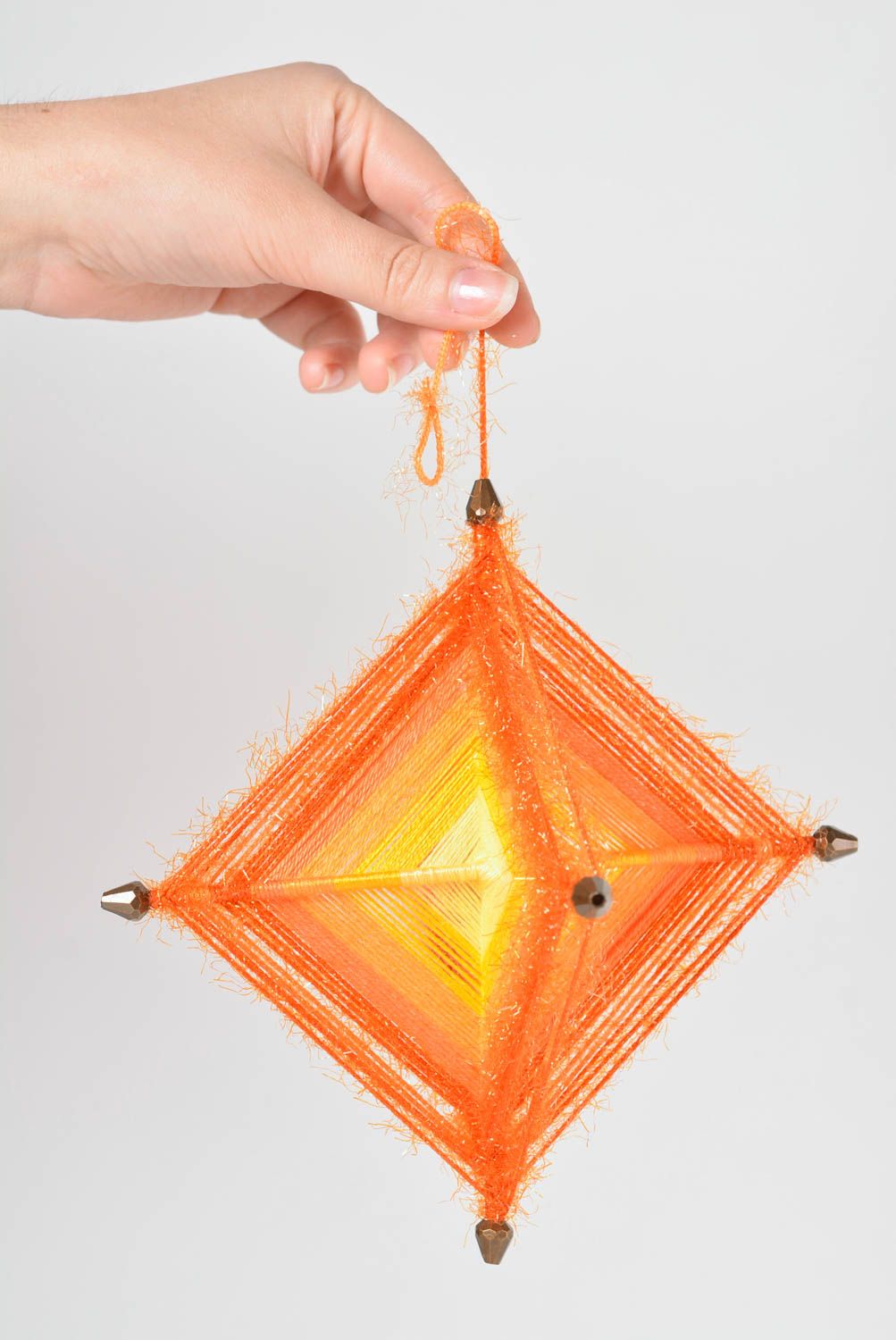 Mándala de hilos naranja artesanal decoración de interior amuleto protector foto 2
