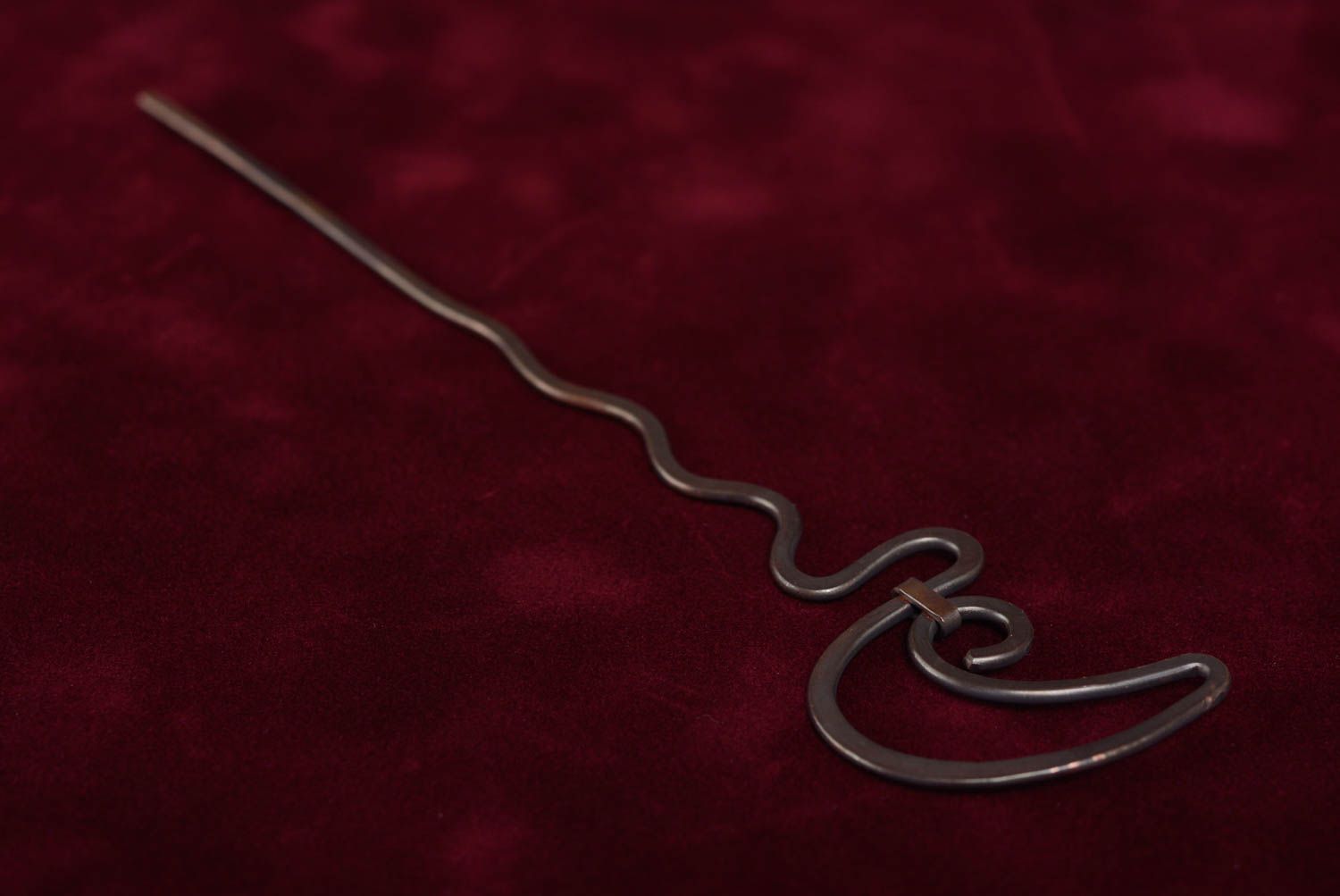 Große braune handgemachte originelle elegante Wire Wrap Haarnadel aus Kupfer foto 1