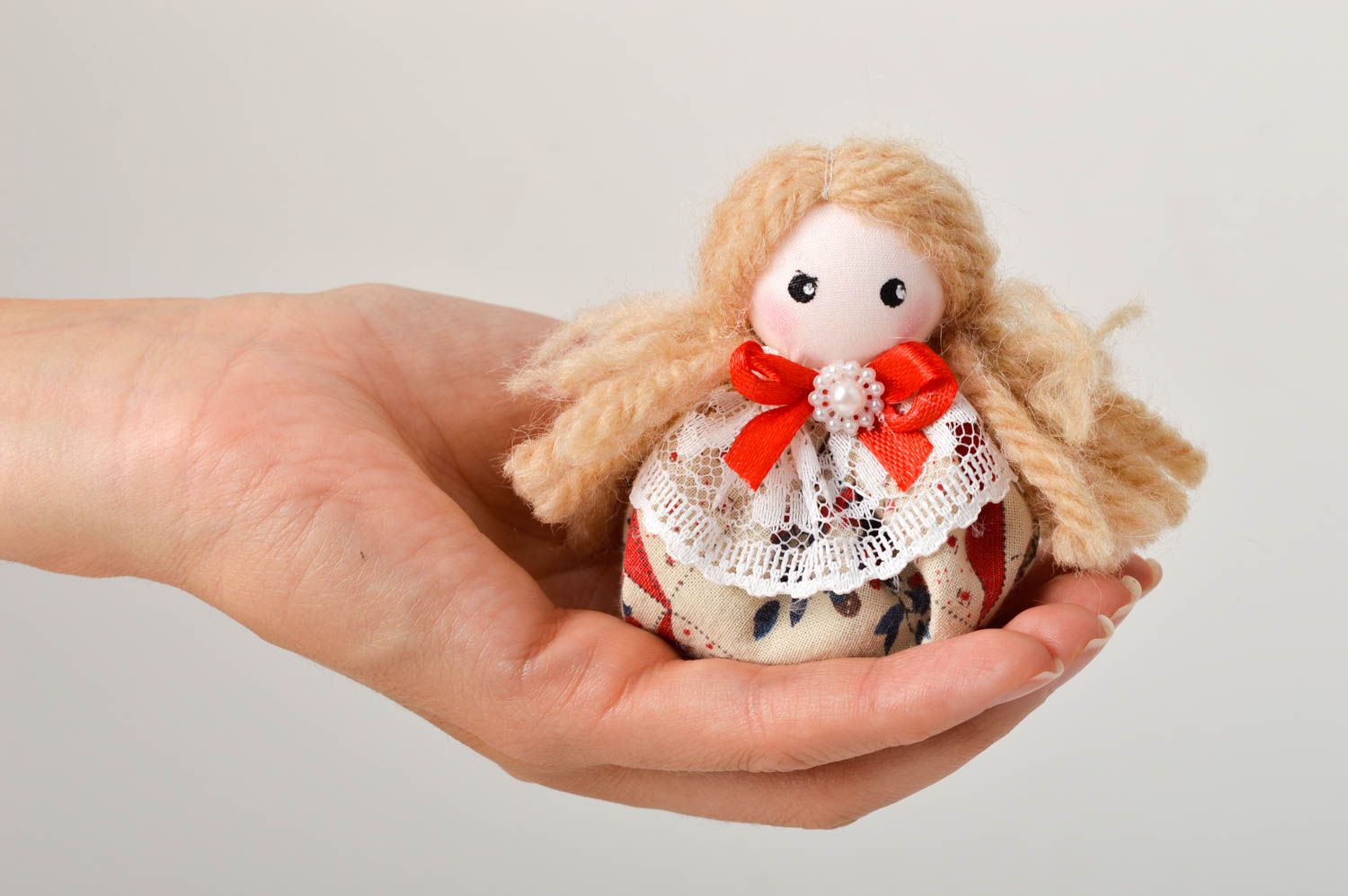Кукла ручной работы кукла из ткани маленькая авторская кукла с запахом лаванды фото 2