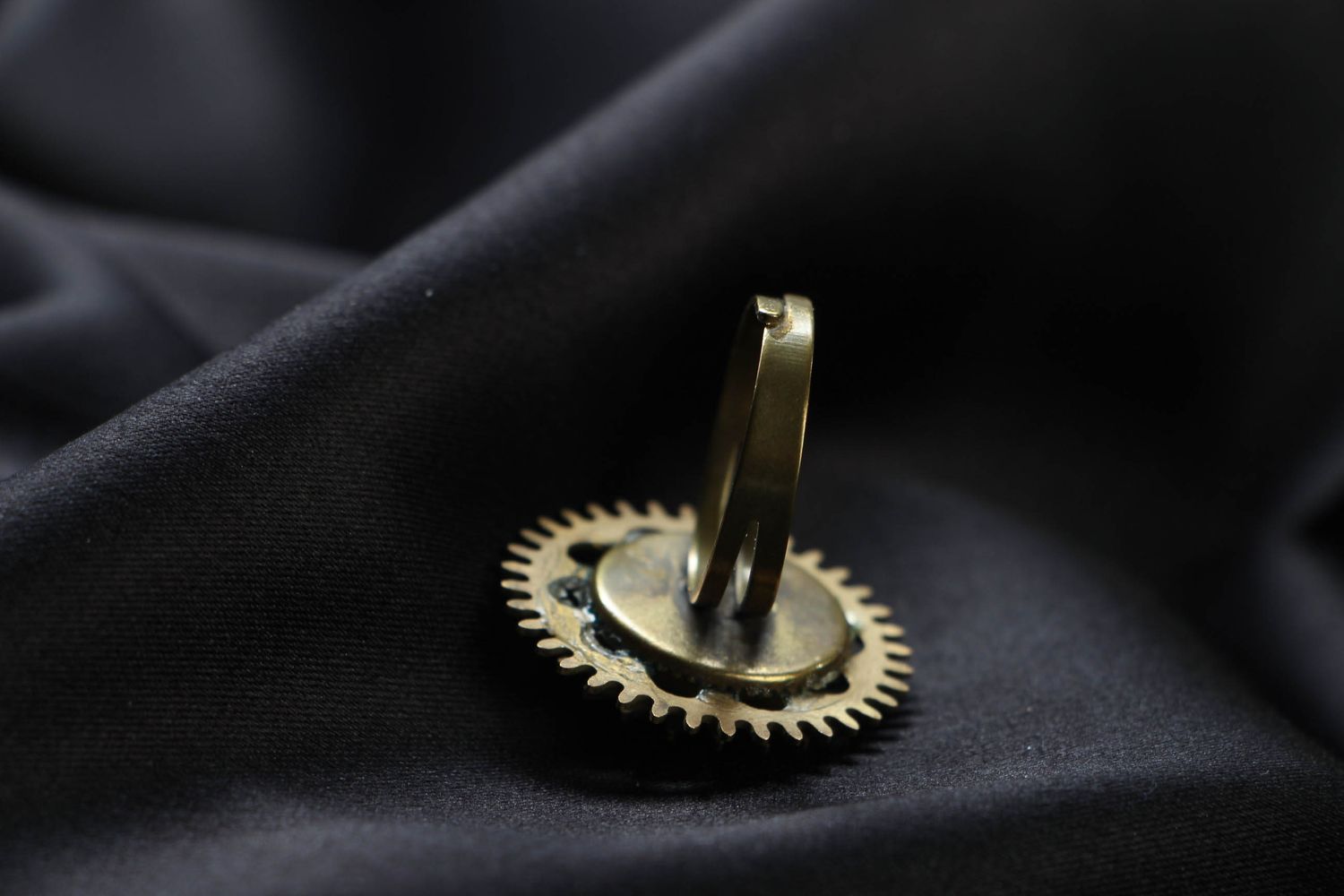 Bague steampunk faite main en roues dentées métalliques taille réglable  photo 3