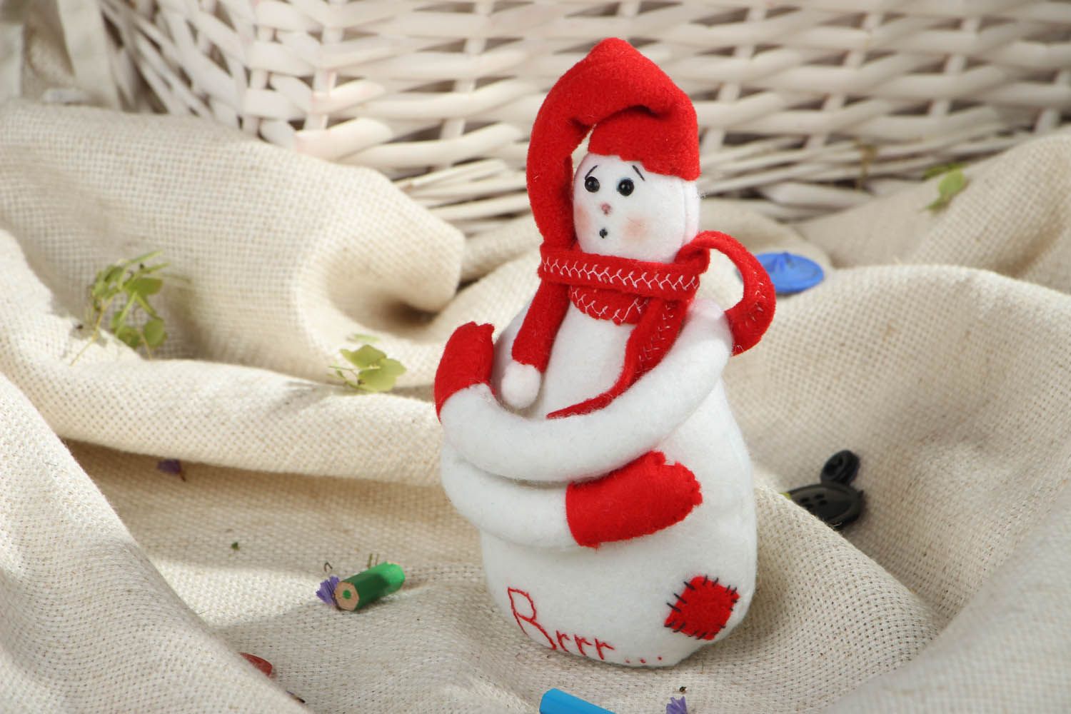 Boneco de neve de feltro em vermelho foto 5