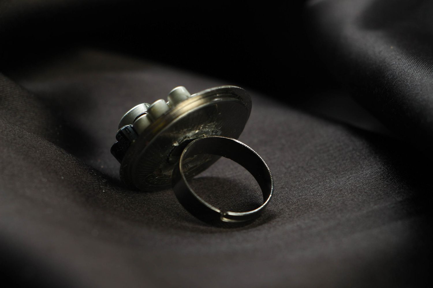 Массивное металлическое кольцо в стиле киберпанк фото 3