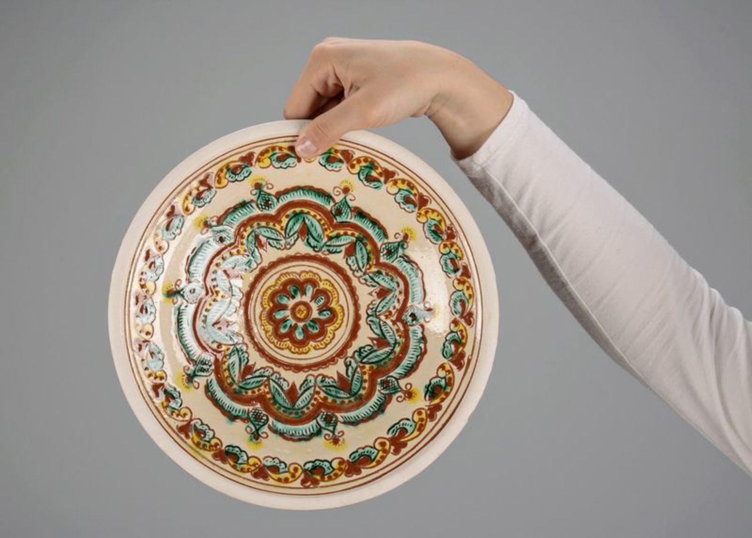 Декоративная настенная тарелка из глины фото 5