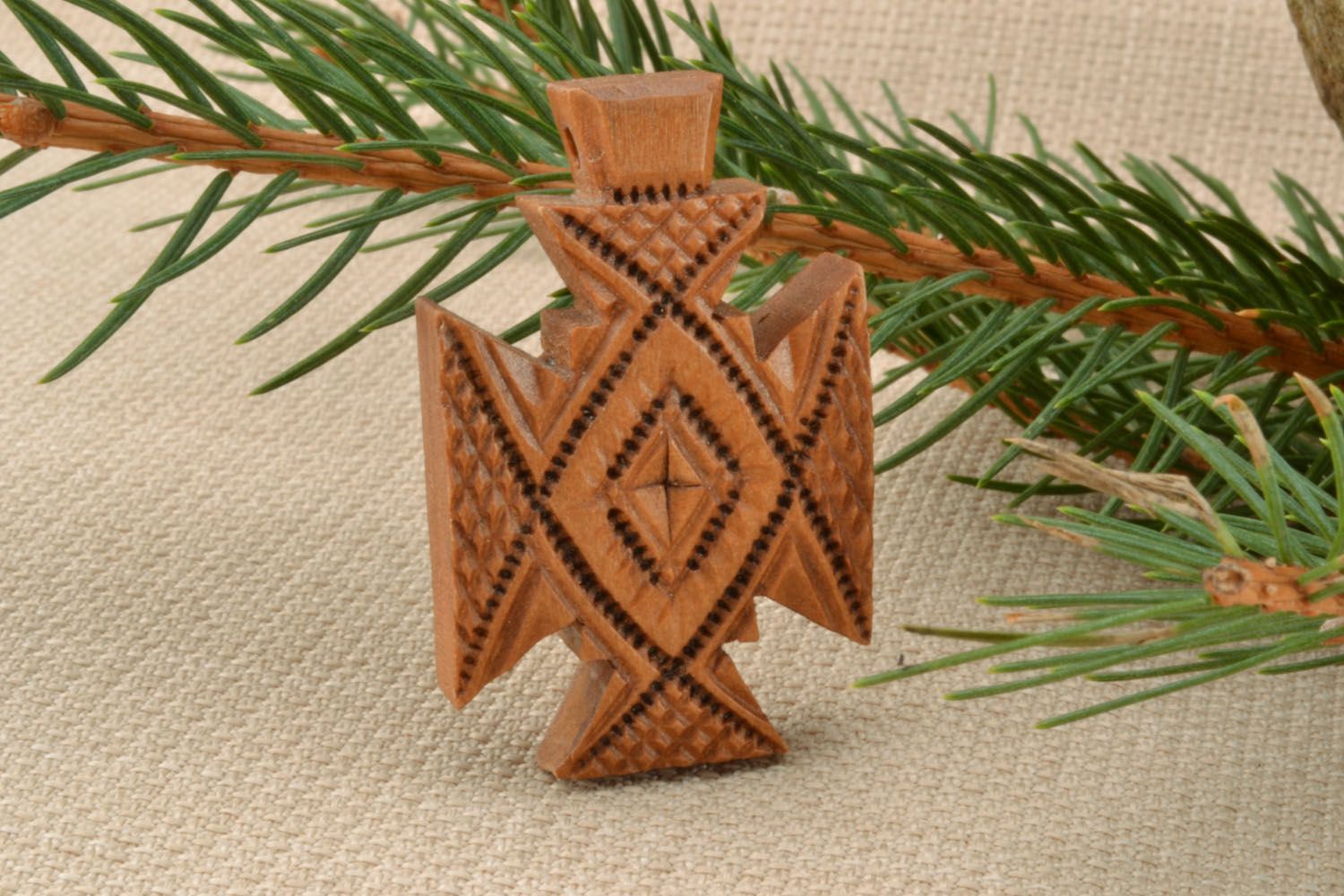 Handmade Kreuz Anhänger aus Holz foto 1