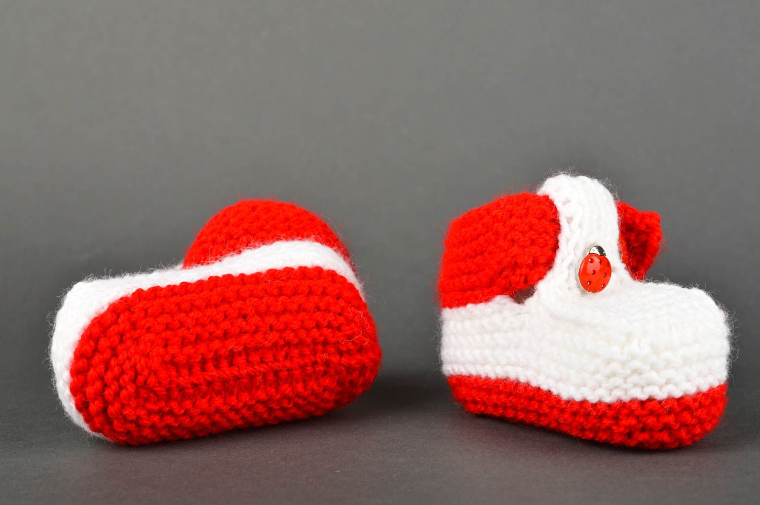 Chaussons bébé faits main Chaussure bébé tricotés blanc et rouge Cadeau original photo 5