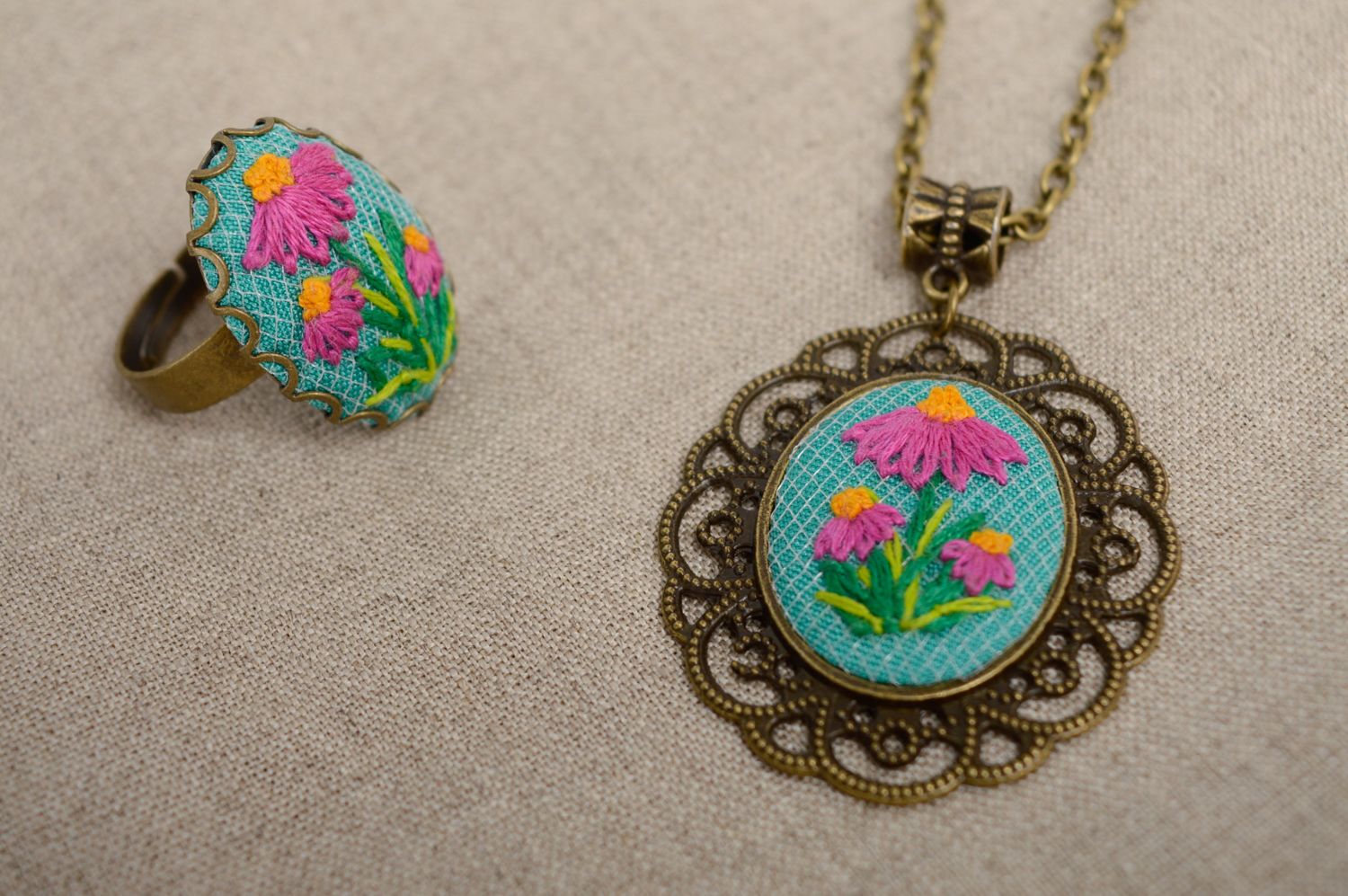 Beautiful lacy vintage pendant with embroidery photo 5