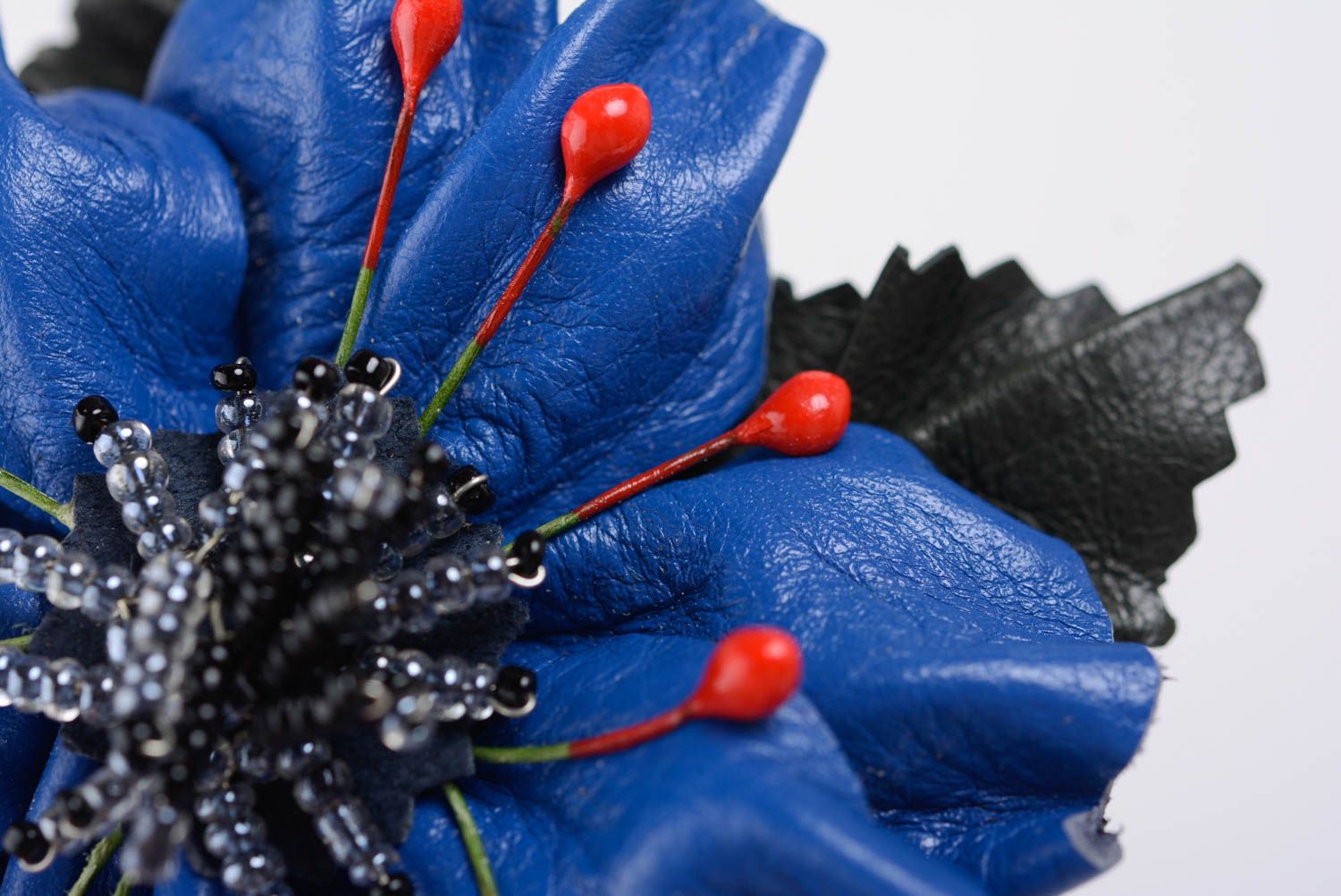 Broche fleur faite main barrette à cheveux en cuir naturel bleu de design photo 2