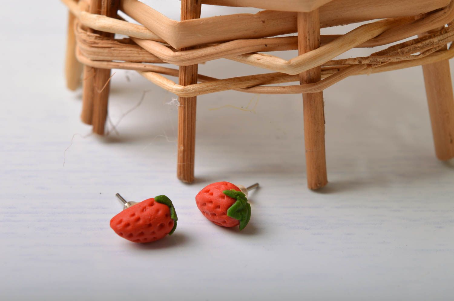 Steck Ohrringe aus Porzellankeramik Erdbeeren in roter Farbe handgefertigt schön foto 1