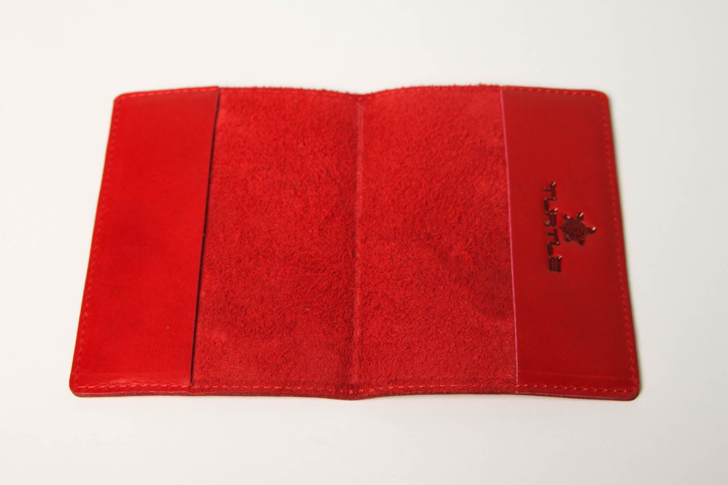 Estuche para pasaporte hecho a mano rojo accesorio de hombre regalo original foto 4