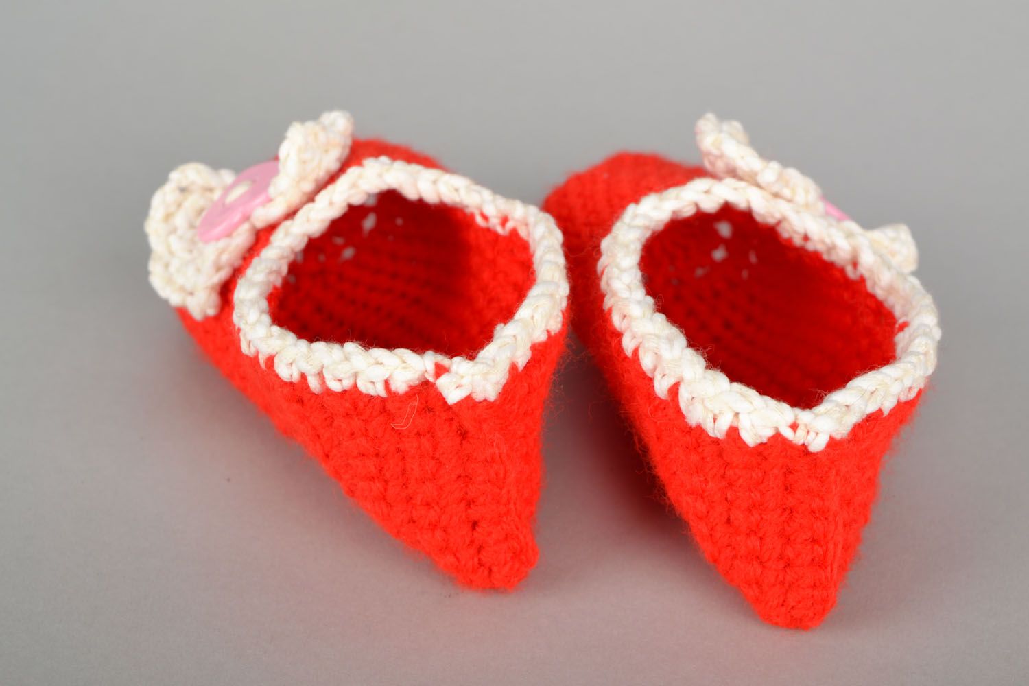 Chaussons de bébé tricotés rouges en mi-laine photo 4