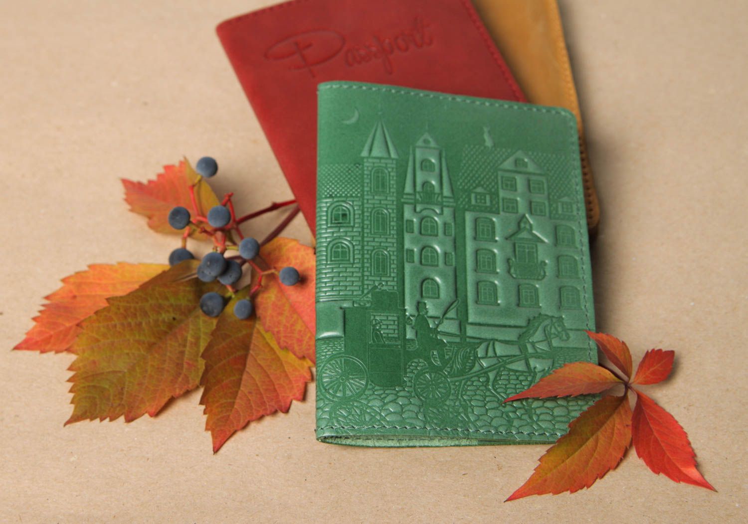 Estuche para pasaporte artesanal regalo original verde accesorio de hombre  foto 1