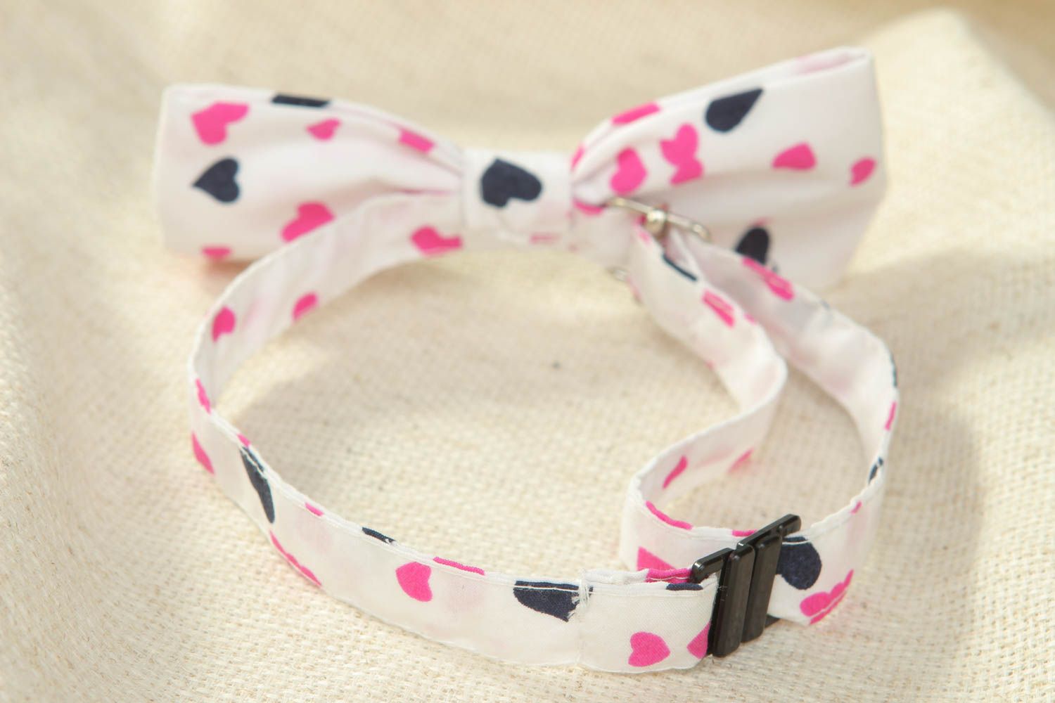 White cotton bow tie with hearts pattern photo 3