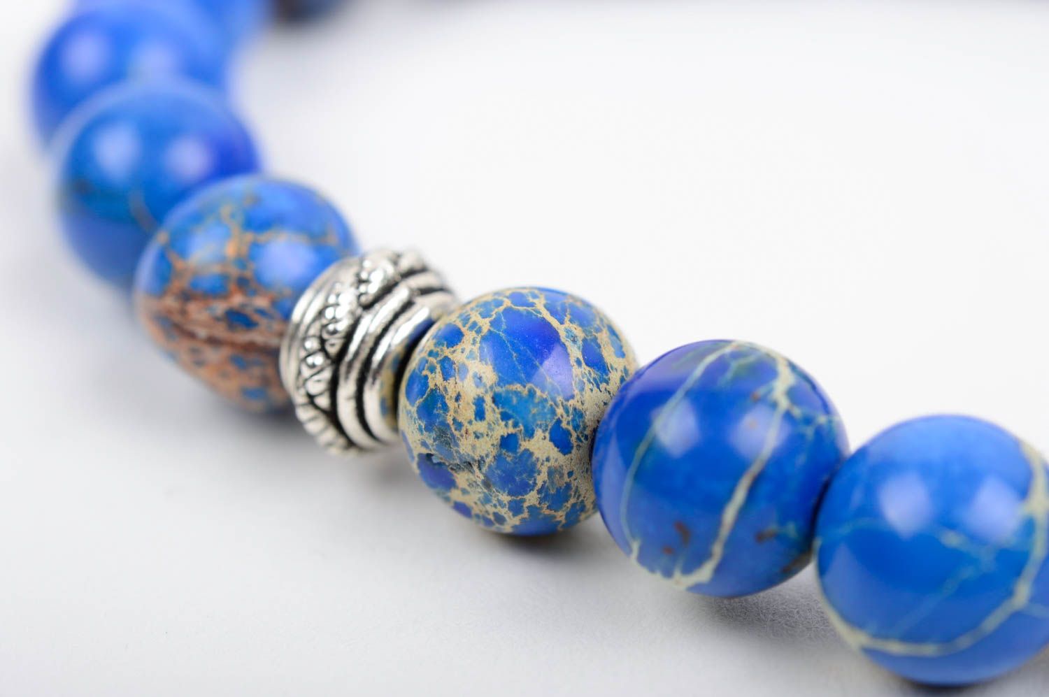 Оригинальный женский браслет из натуральных камней ручной работы голубой фото 3
