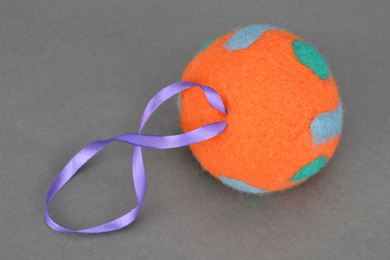Christmas tree toy felted of wool Ball photo 3