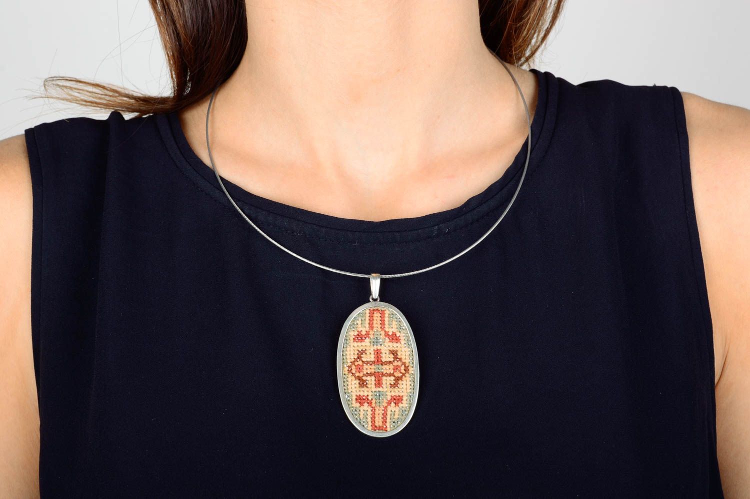 Colgante de plata con bordado artesanal adorno para el cuello accesorio de mujer foto 2