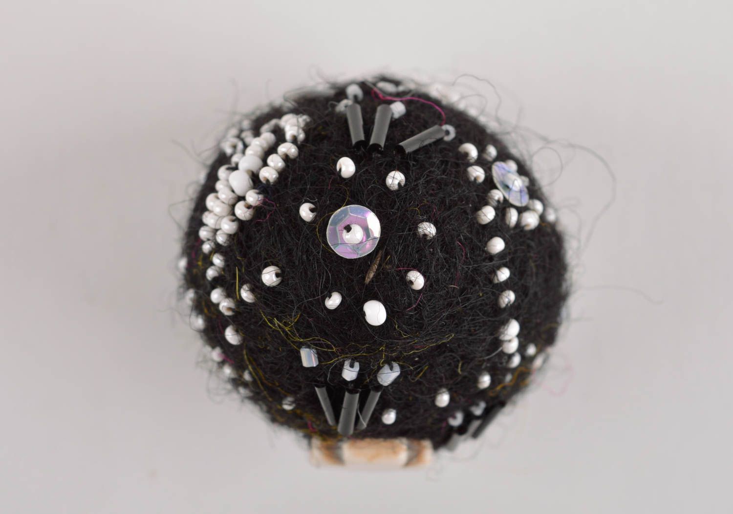 Oeuf décoratif fait main Déco maison noir en feutre design Petit cadeau photo 3