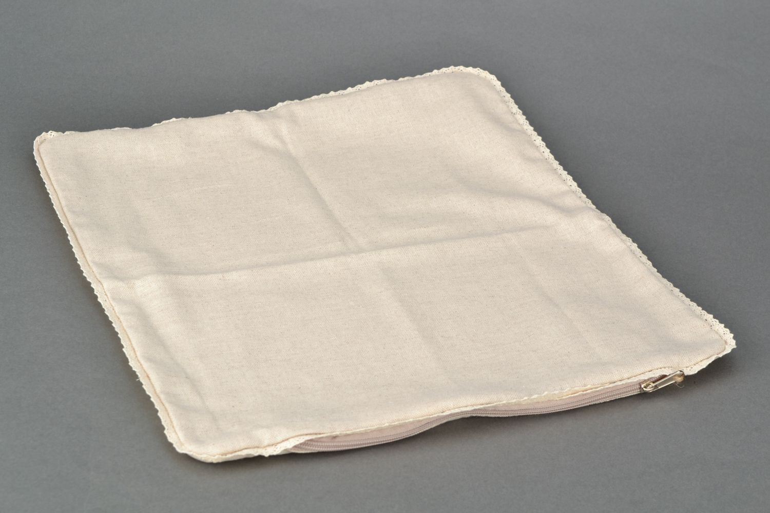 Taie d'oreiller en coton et polyamide beige avec dentelle carrée faite main photo 1