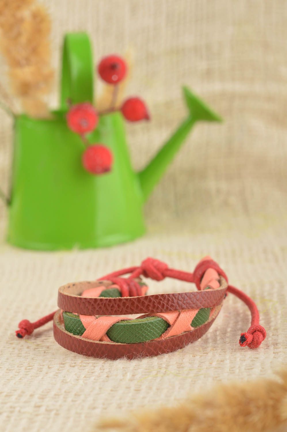 Bracelet en cuir Bijou fait main tressé multicolore design Cadeau pour femme photo 1