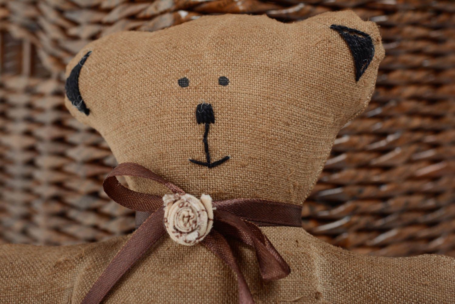 Игрушка медведь небольшого размера коричневый с бантиком на шее ручная работа фото 2