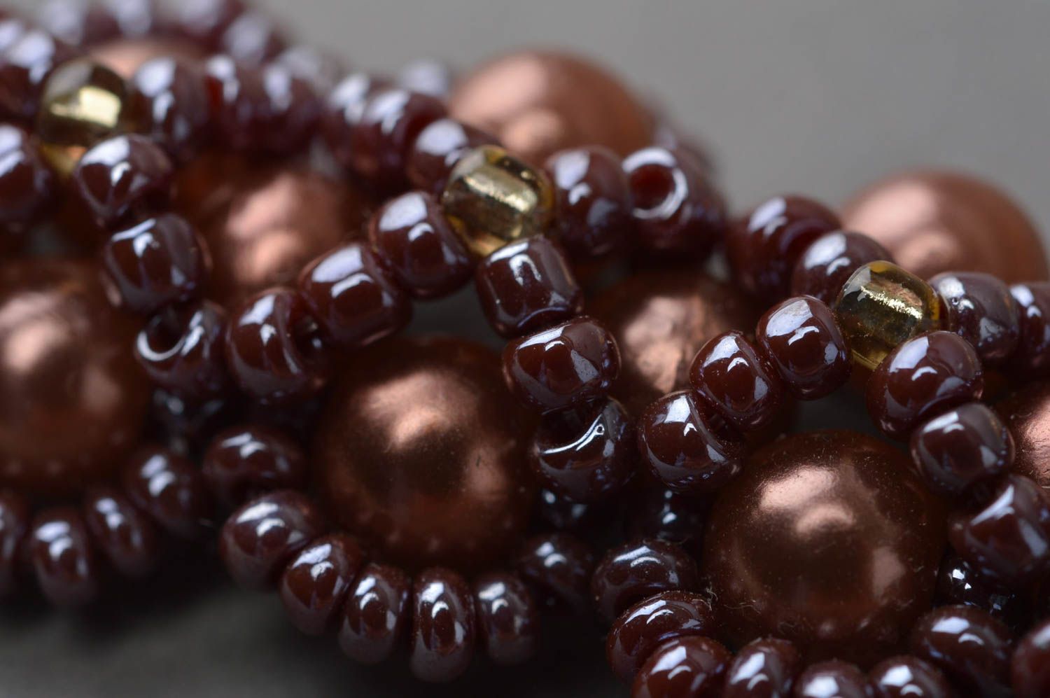 Broche baies faite main en perles de rocaille et perles fantaisie marron photo 5