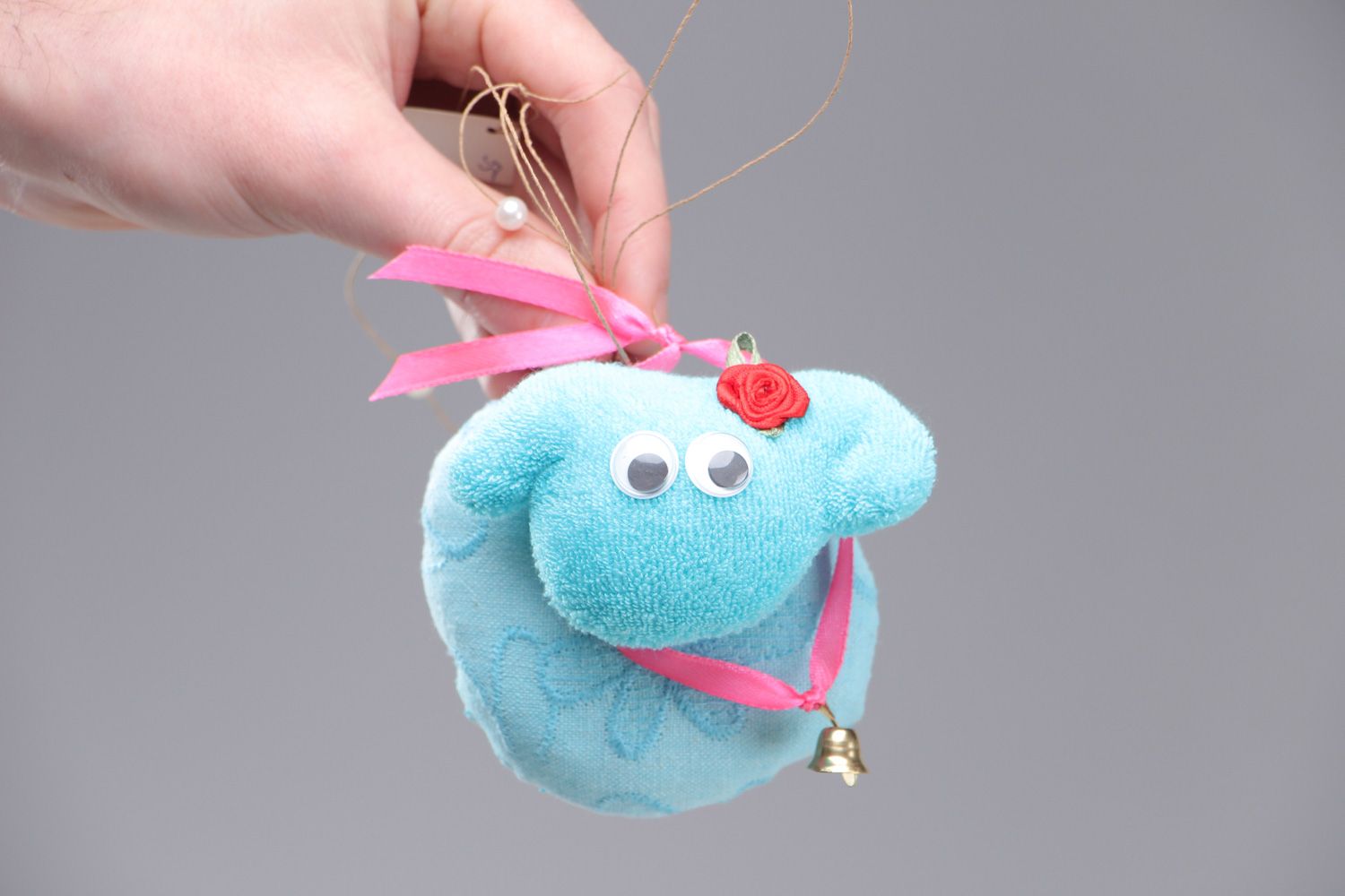Мягкая игрушка голубая овечка для детей маленькая с петелькой  фото 4