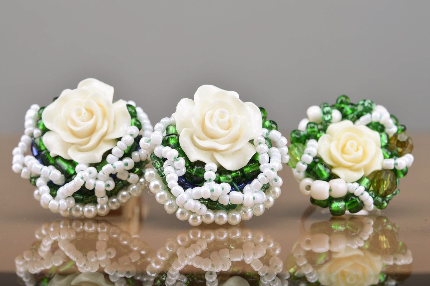 Set of handmade polymer clay floral jewelry set white and green earrings and ring  photo 3