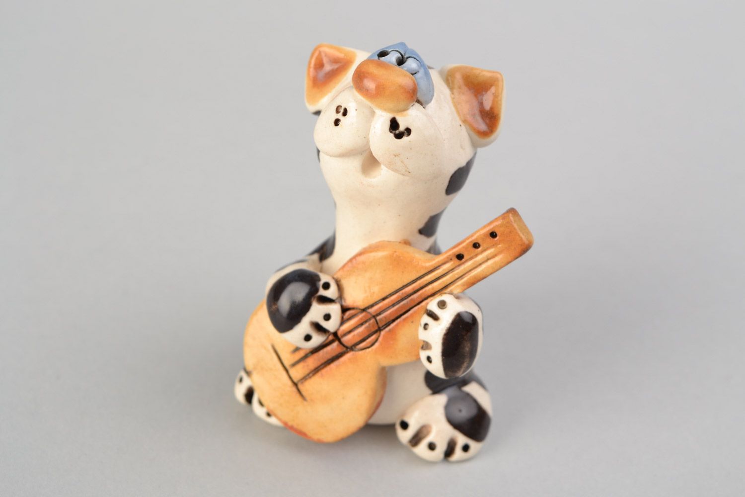 Handmade miniature ceramic figurine of cat playing guitar painted with glaze photo 4