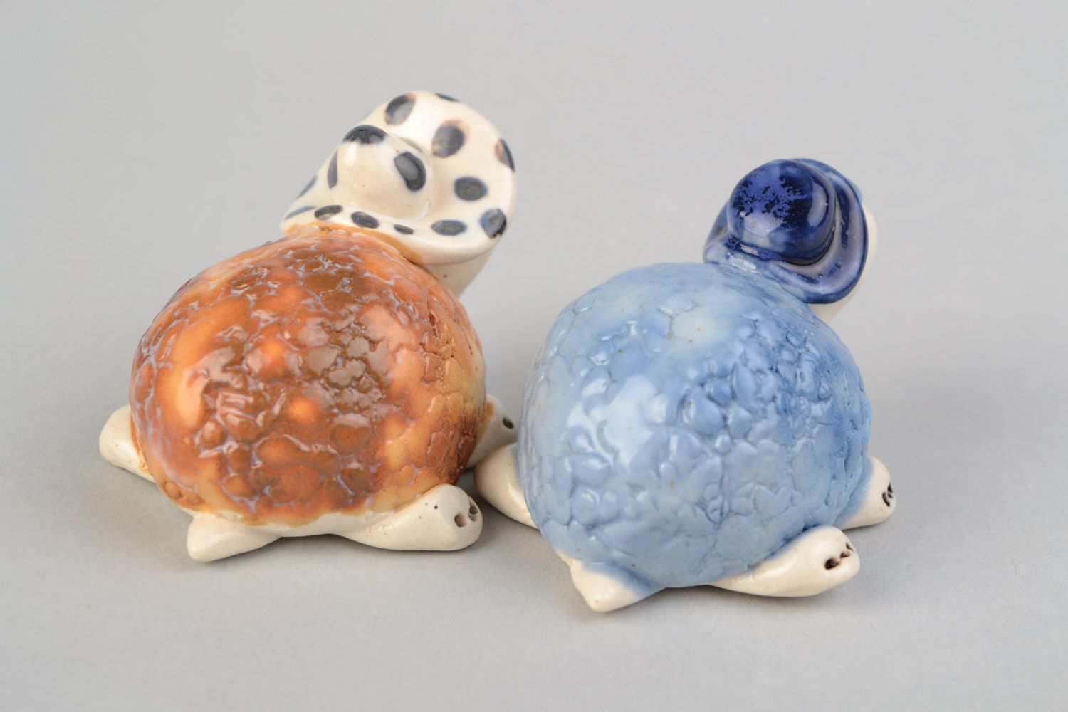 Handgemachte keramische Figuren Schildkröten Mädchen und Junge verschiedener Farben foto 5