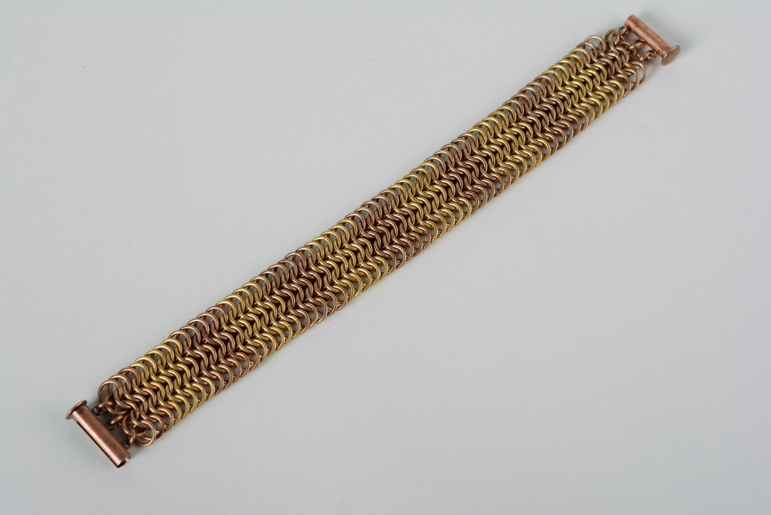 Широкий браслет кольчужного плетения наручный из латуни и бронзы унисекс хендмэйд фото 5