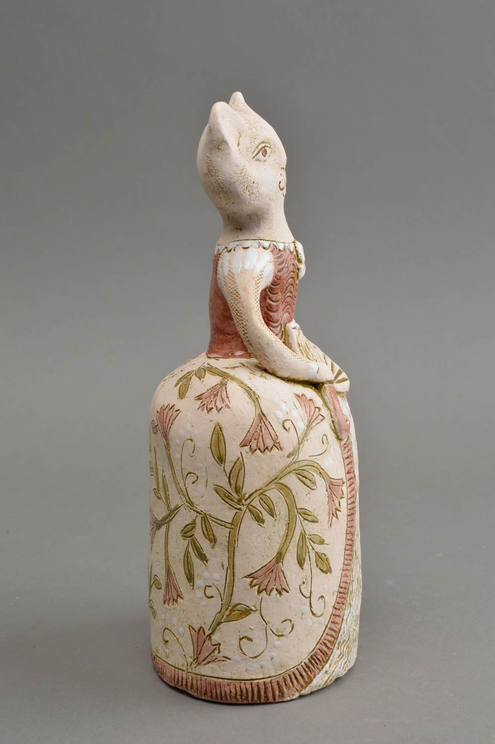 Statuetta gattina in argilla fatta a mano figurina decorativa in ceramica   foto 3