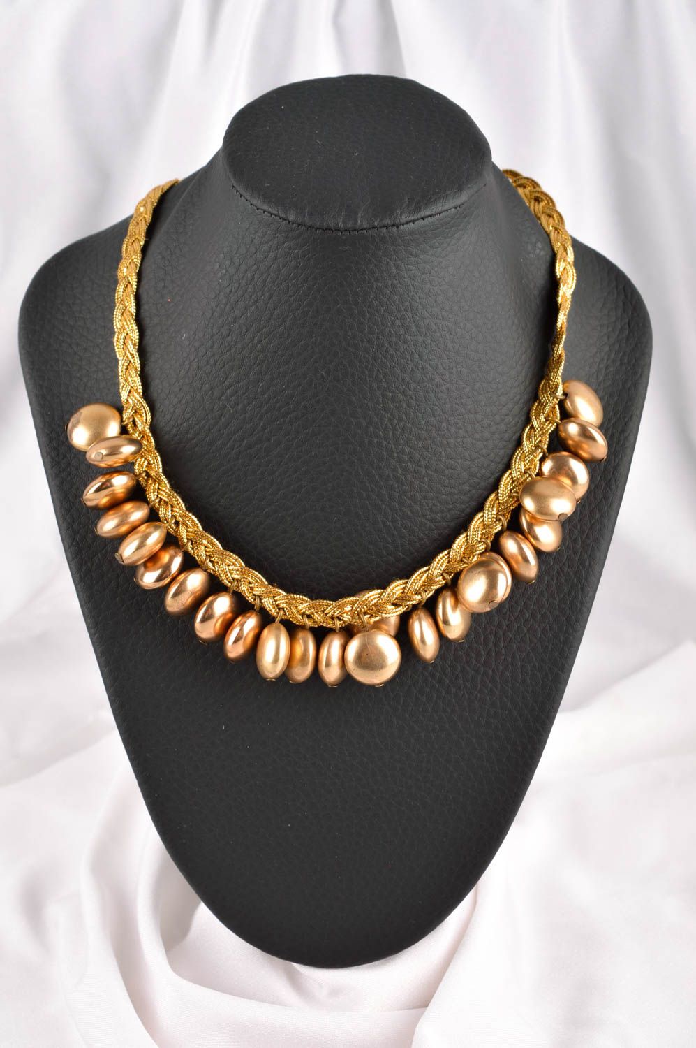Collier design Bijou fait main cordon perles couleur dorée Accessoire femme photo 1