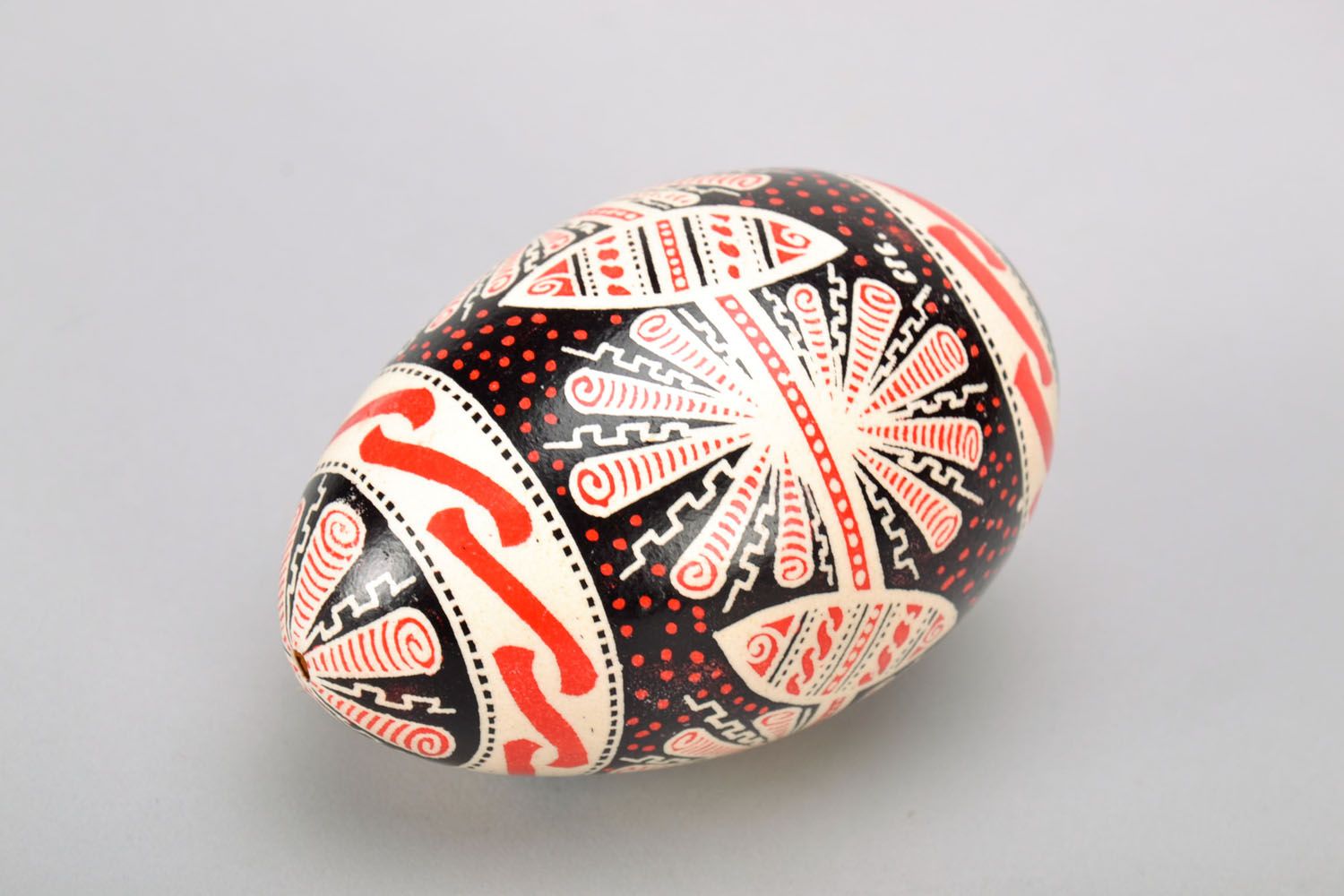 Oeuf de Pâques décoratif fait main original peint avec ornement ethnique photo 5
