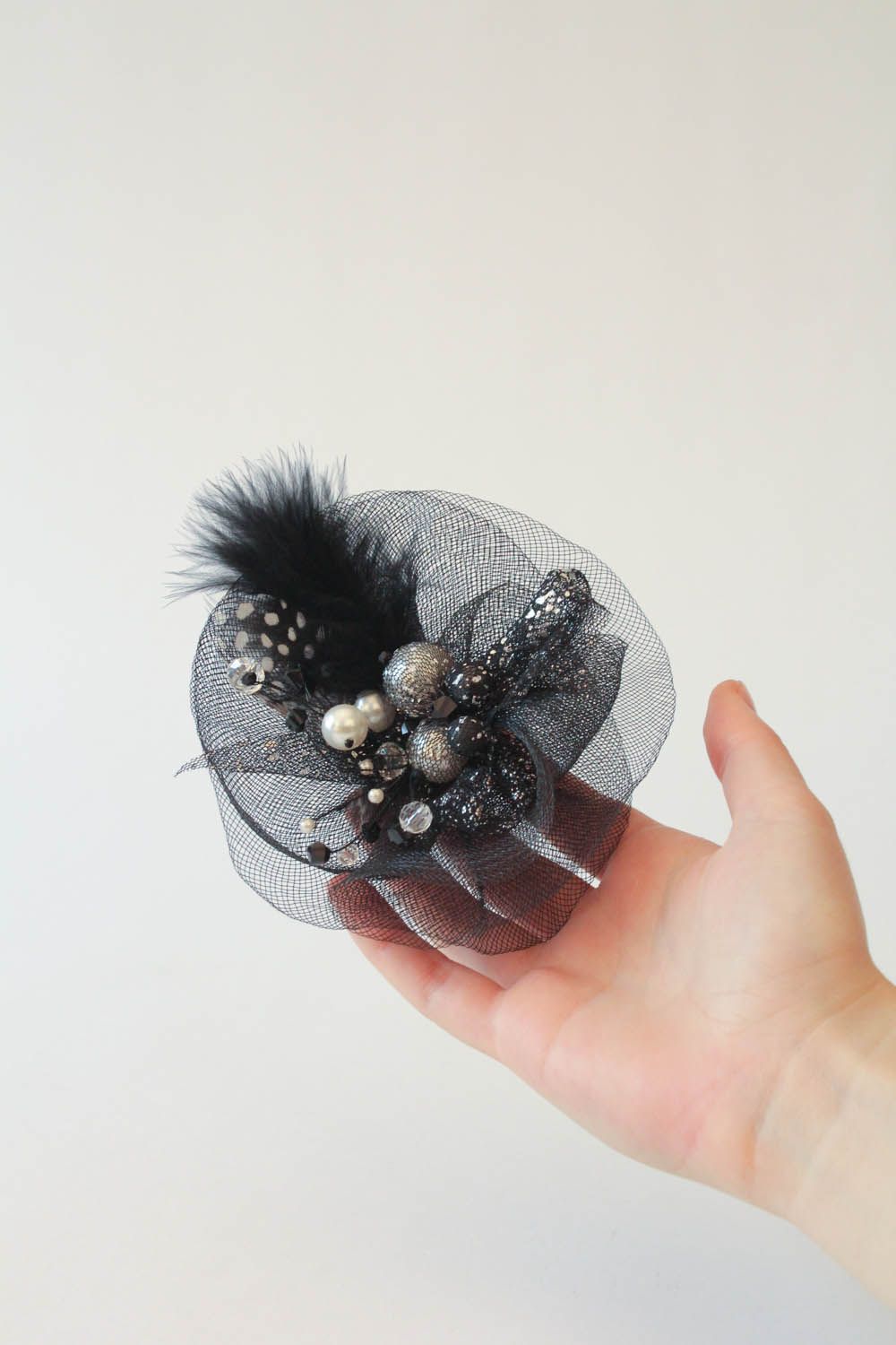 Black tulle and feather hair clip photo 4
