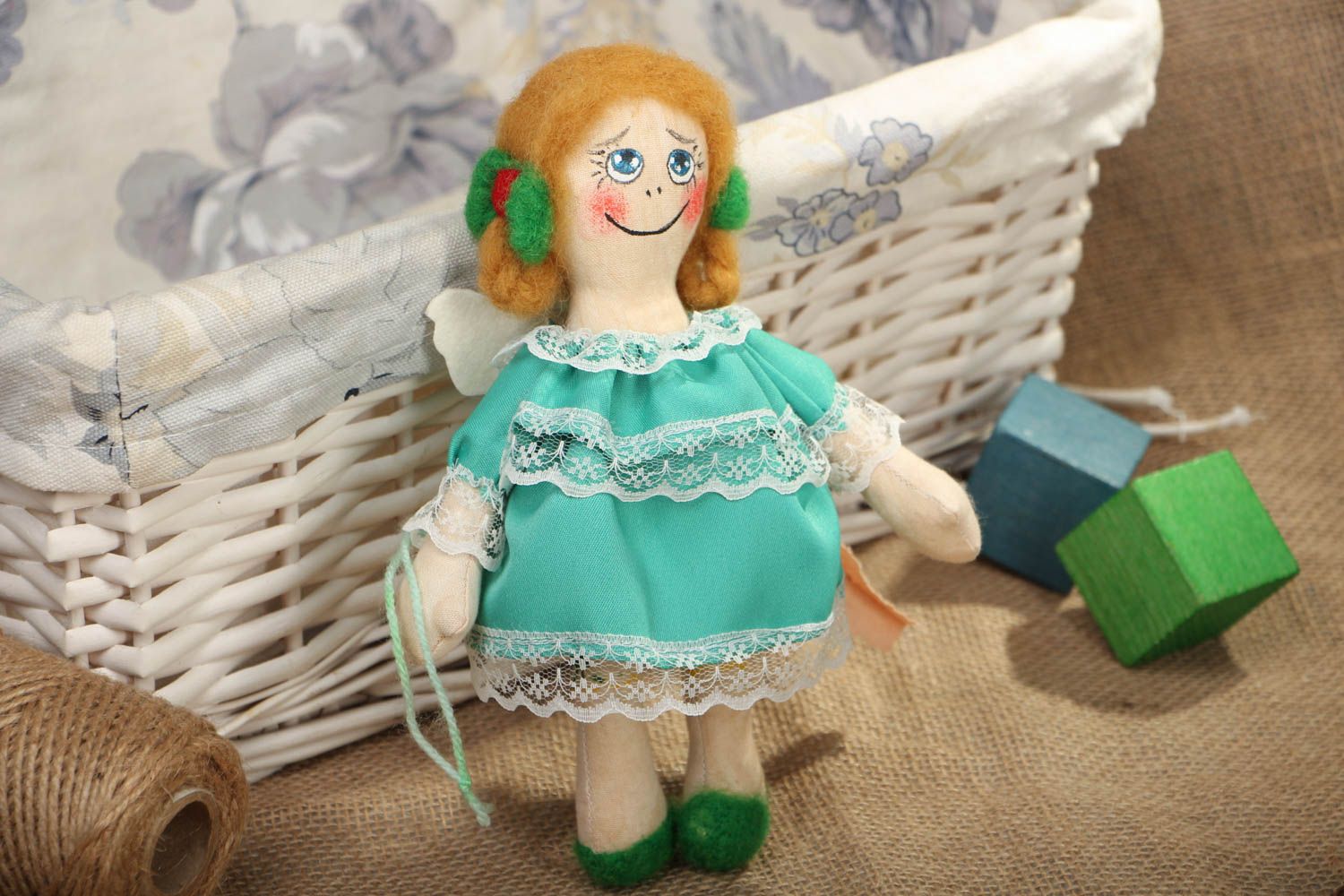 Дизайнерская кукла из ткани Девочка-ангел фото 5