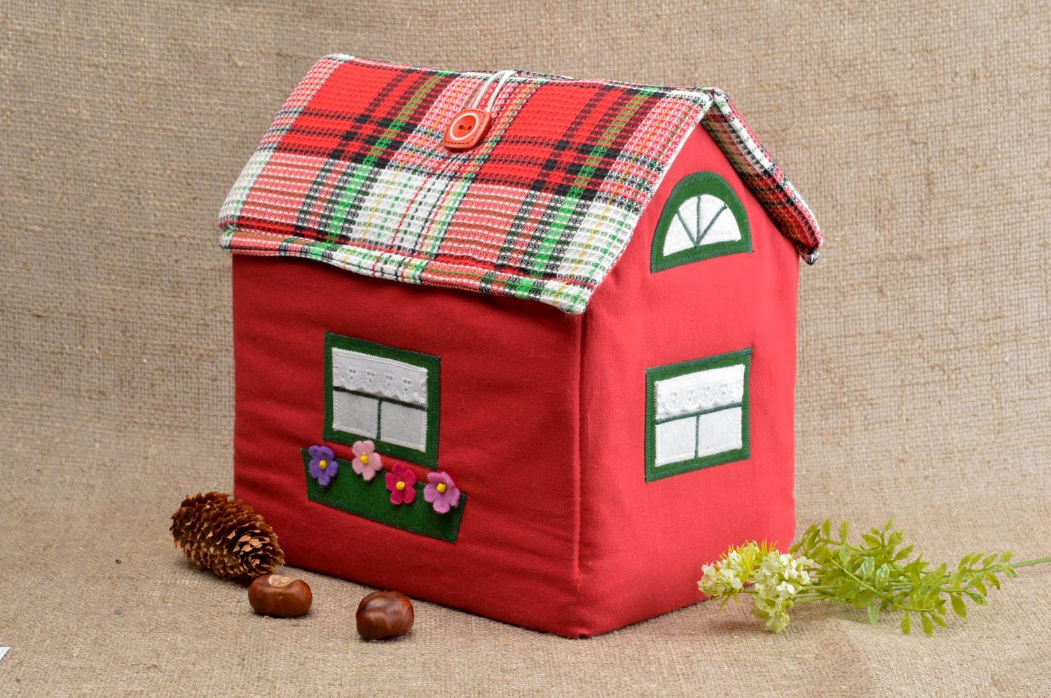 Deko Spielzeug handmade kleines Deko Haus in Rot Spielzeug aus Stoff schön  foto 1